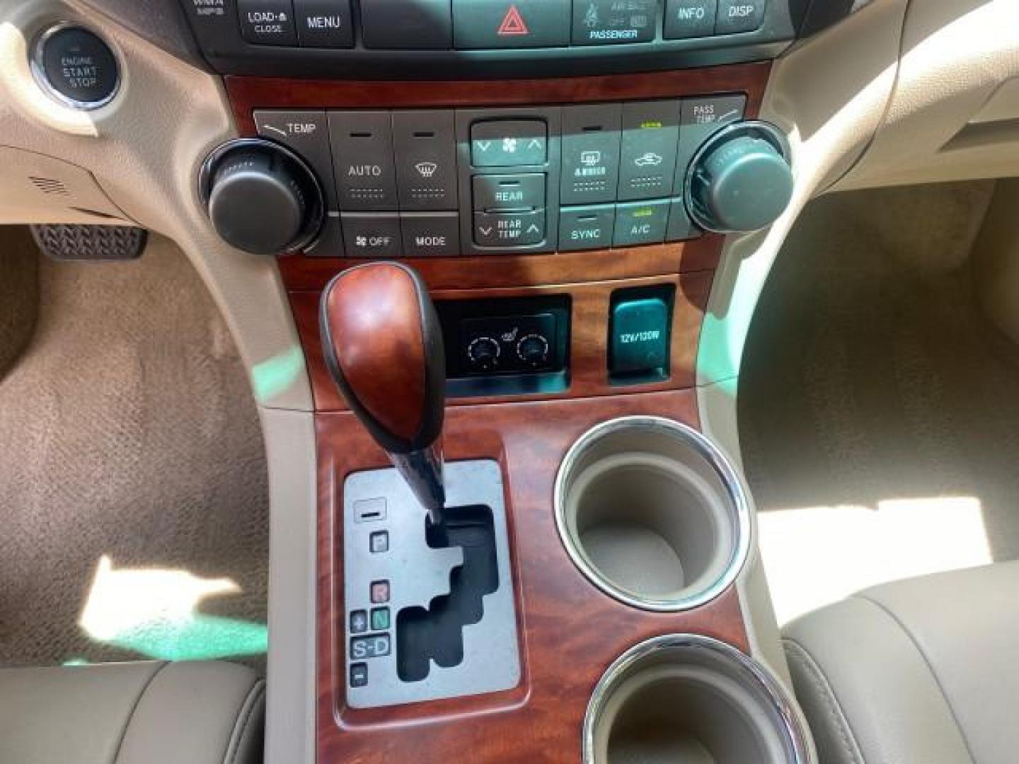 2009 Blizzard Pearl /Sand beige Toyota Highlander Limited 4WD 1 OWNER FLORIDA (JTEES42A192) with an 3.5L DOHC 24-Valve VVT-i V6 Engine engine, Automatic transmission, located at 4701 North Dixie Hwy, Pompano Beach, FL, 33064, (954) 422-2889, 26.240938, -80.123474 - OUR WEBPAGE FLORIDACARS1.COM HAS OVER 100 PHOTOS AND FREE CARFAX LINK 2009 TOYOTA HIGHLANDER LIMITED PEARL WHITE ALL ORIGINAL PAINT VIN: JTEES42A192148040 J T E E S 4 2 A 1 9 2 1 4 8 0 4 0 4 DOOR WAGON/SPORT UTILITY 3.5L V6 F DOHC 24V GASOLINE ALL WHEEL DRIVE Top Features 4WD/AWD Alloy Wheels Fold-A - Photo#52