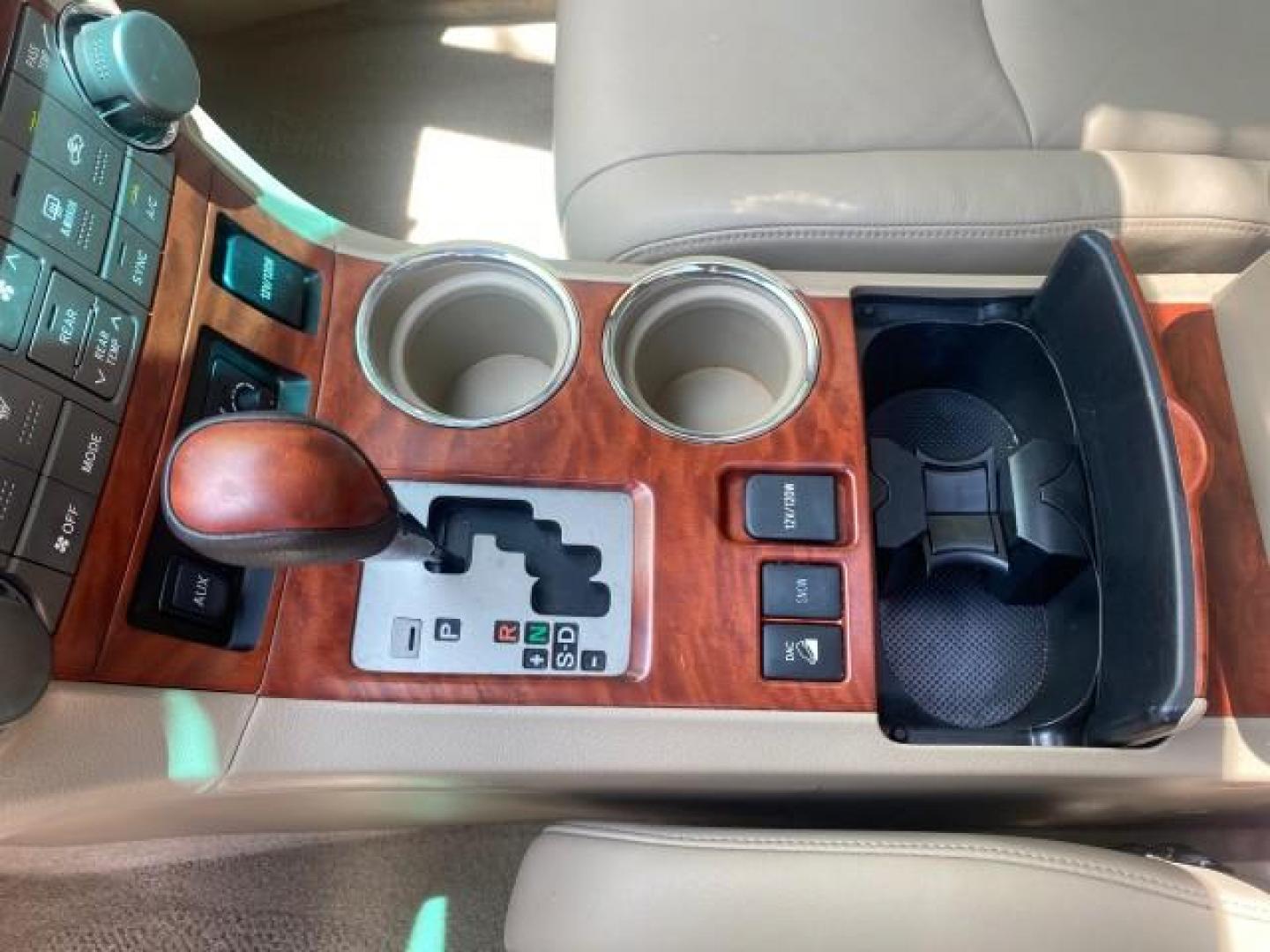 2009 Blizzard Pearl /Sand beige Toyota Highlander Limited 4WD 1 OWNER FLORIDA (JTEES42A192) with an 3.5L DOHC 24-Valve VVT-i V6 Engine engine, Automatic transmission, located at 4701 North Dixie Hwy, Pompano Beach, FL, 33064, (954) 422-2889, 26.240938, -80.123474 - OUR WEBPAGE FLORIDACARS1.COM HAS OVER 100 PHOTOS AND FREE CARFAX LINK 2009 TOYOTA HIGHLANDER LIMITED PEARL WHITE ALL ORIGINAL PAINT VIN: JTEES42A192148040 J T E E S 4 2 A 1 9 2 1 4 8 0 4 0 4 DOOR WAGON/SPORT UTILITY 3.5L V6 F DOHC 24V GASOLINE ALL WHEEL DRIVE Top Features 4WD/AWD Alloy Wheels Fold-A - Photo#54