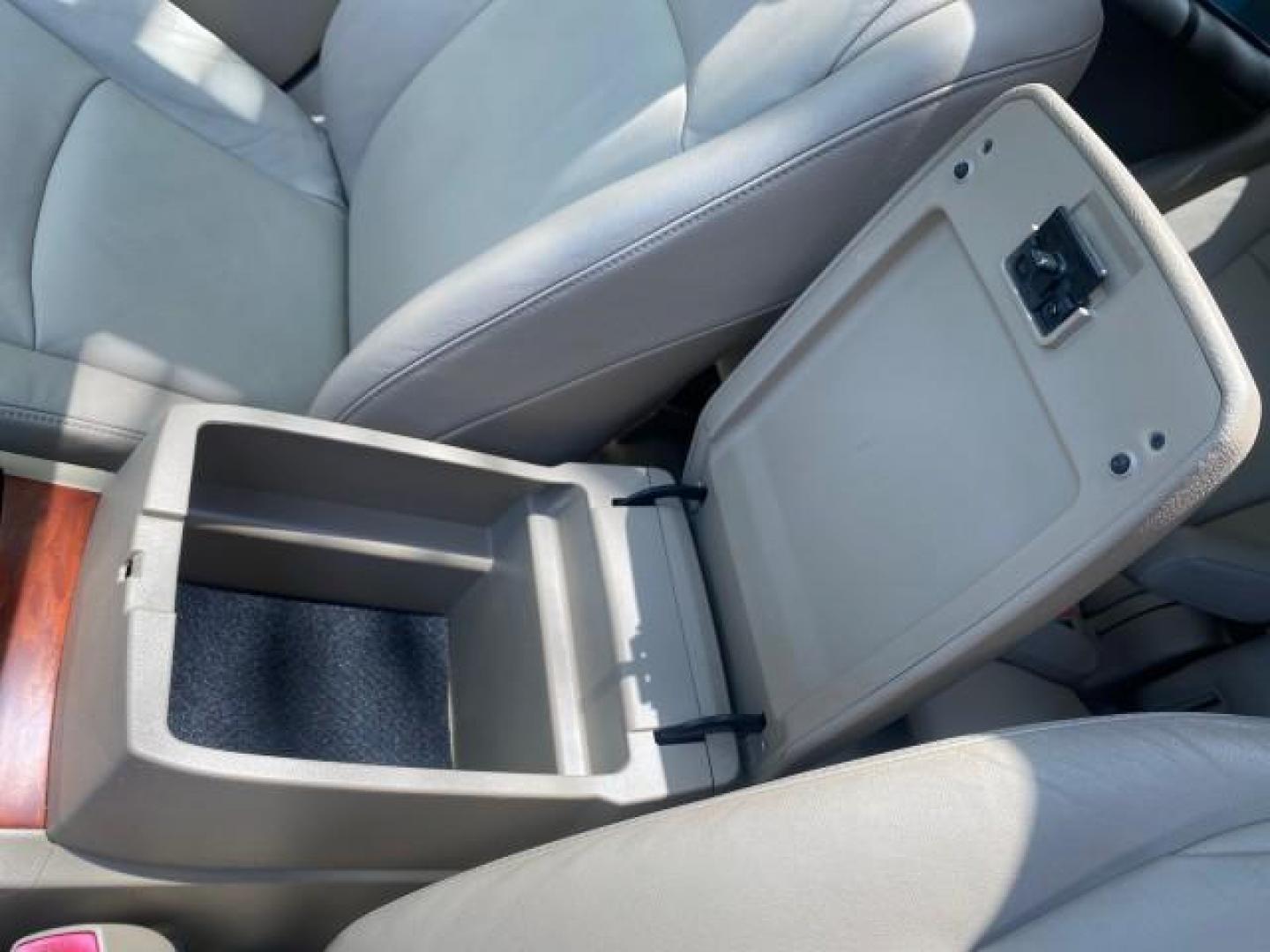 2009 Blizzard Pearl /Sand beige Toyota Highlander Limited 4WD 1 OWNER FLORIDA (JTEES42A192) with an 3.5L DOHC 24-Valve VVT-i V6 Engine engine, Automatic transmission, located at 4701 North Dixie Hwy, Pompano Beach, FL, 33064, (954) 422-2889, 26.240938, -80.123474 - OUR WEBPAGE FLORIDACARS1.COM HAS OVER 100 PHOTOS AND FREE CARFAX LINK 2009 TOYOTA HIGHLANDER LIMITED PEARL WHITE ALL ORIGINAL PAINT VIN: JTEES42A192148040 J T E E S 4 2 A 1 9 2 1 4 8 0 4 0 4 DOOR WAGON/SPORT UTILITY 3.5L V6 F DOHC 24V GASOLINE ALL WHEEL DRIVE Top Features 4WD/AWD Alloy Wheels Fold-A - Photo#56