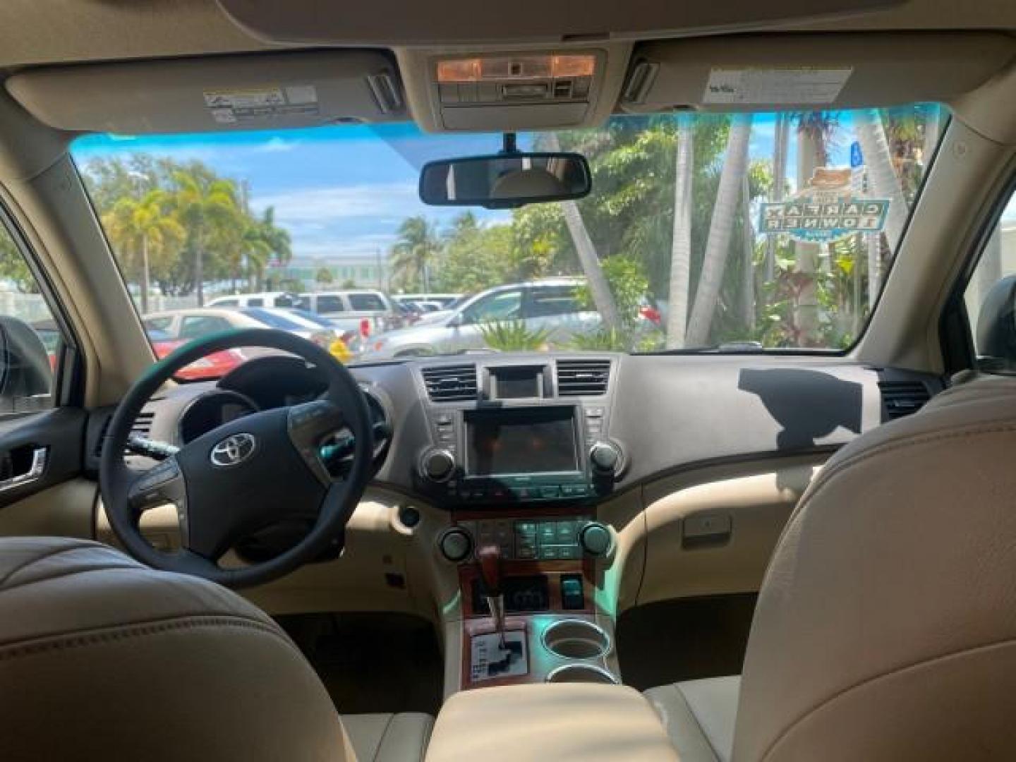 2009 Blizzard Pearl /Sand beige Toyota Highlander Limited 4WD 1 OWNER FLORIDA (JTEES42A192) with an 3.5L DOHC 24-Valve VVT-i V6 Engine engine, Automatic transmission, located at 4701 North Dixie Hwy, Pompano Beach, FL, 33064, (954) 422-2889, 26.240938, -80.123474 - OUR WEBPAGE FLORIDACARS1.COM HAS OVER 100 PHOTOS AND FREE CARFAX LINK 2009 TOYOTA HIGHLANDER LIMITED PEARL WHITE ALL ORIGINAL PAINT VIN: JTEES42A192148040 J T E E S 4 2 A 1 9 2 1 4 8 0 4 0 4 DOOR WAGON/SPORT UTILITY 3.5L V6 F DOHC 24V GASOLINE ALL WHEEL DRIVE Top Features 4WD/AWD Alloy Wheels Fold-A - Photo#80