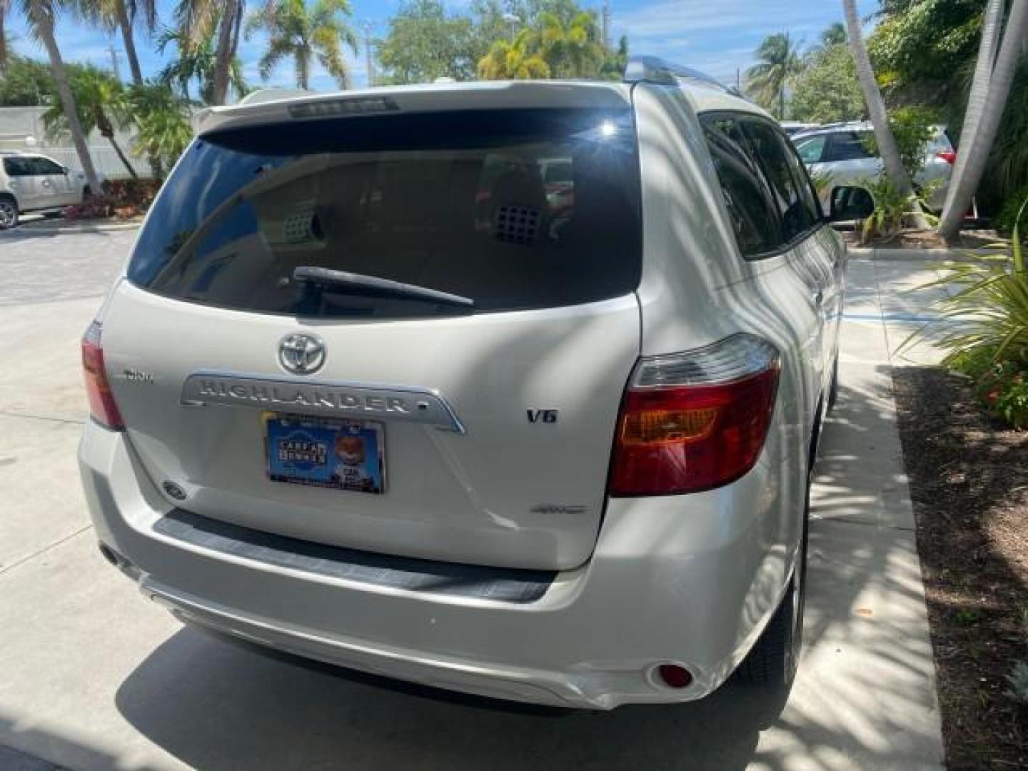 2009 Blizzard Pearl /Sand beige Toyota Highlander Limited 4WD 1 OWNER FLORIDA (JTEES42A192) with an 3.5L DOHC 24-Valve VVT-i V6 Engine engine, Automatic transmission, located at 4701 North Dixie Hwy, Pompano Beach, FL, 33064, (954) 422-2889, 26.240938, -80.123474 - OUR WEBPAGE FLORIDACARS1.COM HAS OVER 100 PHOTOS AND FREE CARFAX LINK 2009 TOYOTA HIGHLANDER LIMITED PEARL WHITE ALL ORIGINAL PAINT VIN: JTEES42A192148040 J T E E S 4 2 A 1 9 2 1 4 8 0 4 0 4 DOOR WAGON/SPORT UTILITY 3.5L V6 F DOHC 24V GASOLINE ALL WHEEL DRIVE Top Features 4WD/AWD Alloy Wheels Fold-A - Photo#89