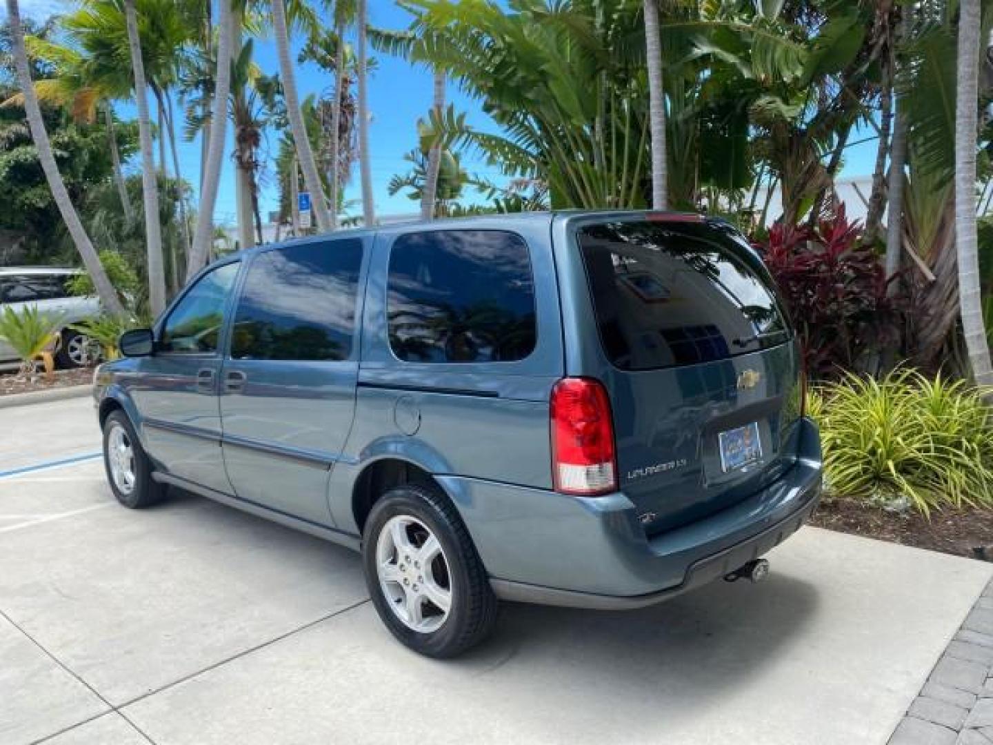 2007 Blue Granite Metallic /Medium Gray Chevrolet Uplander LS LOW MILES 70,368 (1GNDV23177D) with an 3.9L V6 SFI Engine engine, Automatic transmission, located at 4701 North Dixie Hwy, Pompano Beach, FL, 33064, (954) 422-2889, 26.240938, -80.123474 - OUR WEBPAGE FLORIDACARS1.COM HAS OVER 100 PHOTOS AND FREE CARFAX LINK 2007 CHEVROLET UPLANDER LS VIN: 1GNDV23177D130452 1 G N D V 2 3 1 7 7 D 1 3 0 4 5 2 VAN 3.9L V6 F GASOLINE FRONT WHEEL DRIVE Top Features Cloth Seats Third Row Seat Basic Features ABS Brakes AM/FM Stereo Air Conditioning Automatic - Photo#5