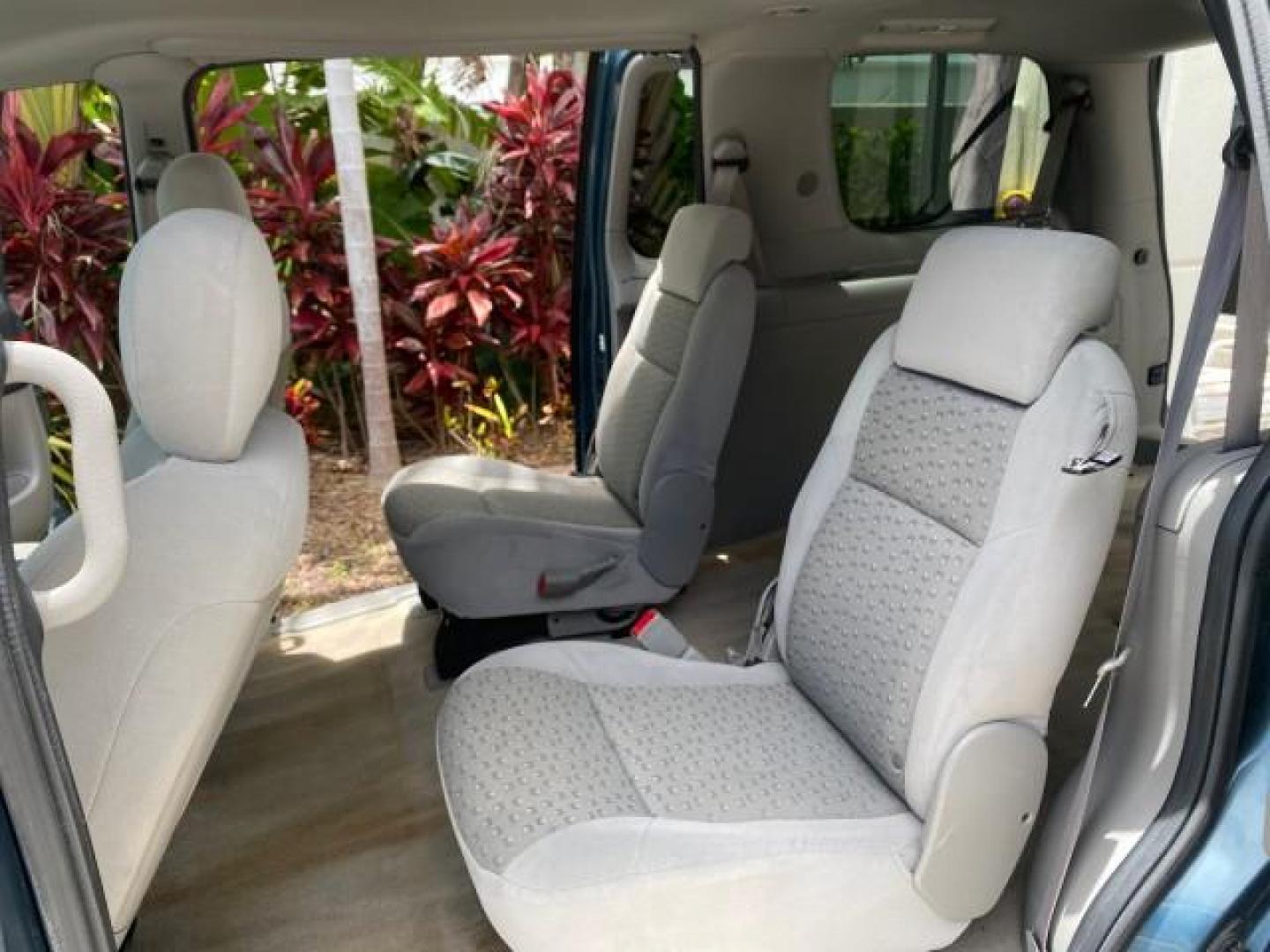 2007 Blue Granite Metallic /Medium Gray Chevrolet Uplander LS LOW MILES 70,368 (1GNDV23177D) with an 3.9L V6 SFI Engine engine, Automatic transmission, located at 4701 North Dixie Hwy, Pompano Beach, FL, 33064, (954) 422-2889, 26.240938, -80.123474 - OUR WEBPAGE FLORIDACARS1.COM HAS OVER 100 PHOTOS AND FREE CARFAX LINK 2007 CHEVROLET UPLANDER LS VIN: 1GNDV23177D130452 1 G N D V 2 3 1 7 7 D 1 3 0 4 5 2 VAN 3.9L V6 F GASOLINE FRONT WHEEL DRIVE Top Features Cloth Seats Third Row Seat Basic Features ABS Brakes AM/FM Stereo Air Conditioning Automatic - Photo#14