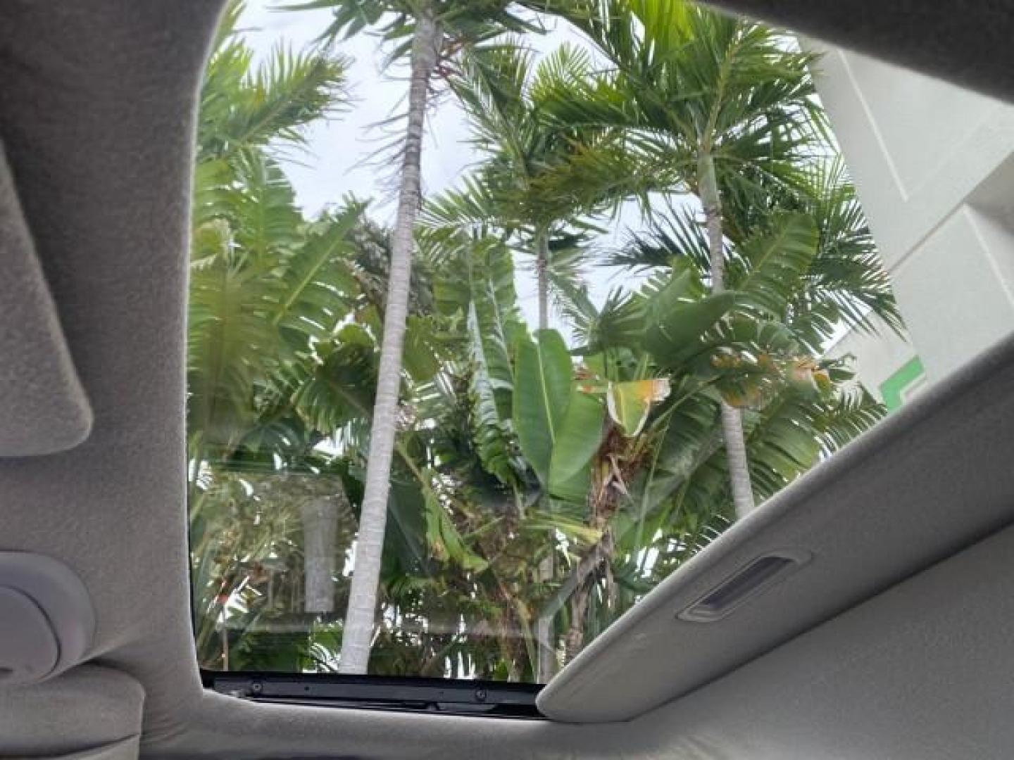 2002 Black /Dark Pewter Pontiac Bonneville SLE LOW MILES 82,619 (1G2HY54K224) with an 3.8L SFI V6 3800 Series II Engine engine, Automatic transmission, located at 4701 North Dixie Hwy, Pompano Beach, FL, 33064, (954) 422-2889, 26.240938, -80.123474 - OUR WEBPAGE FLORIDACARS1.COM HAS OVER 100 PHOTOS AND FREE CARFAX LINK 2002 PONTIAC BONNEVILLE SLE VIN: 1G2HY54K224170512 1 G 2 H Y 5 4 K 2 2 4 1 7 0 5 1 2 SEDAN 4 DR 3.8L V6 F GASOLINE FRONT WHEEL DRIVE Top Features Alloy Wheels Front Seat Heaters Leather Seats Sunroof(s) Basic Features ABS Brakes A - Photo#57