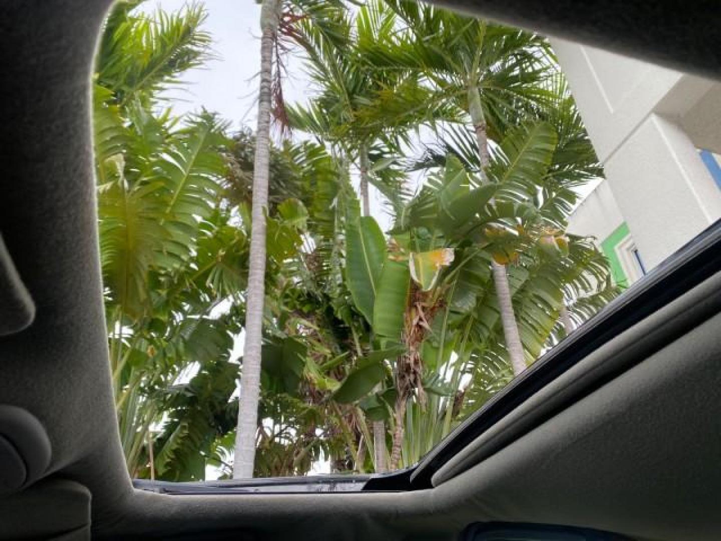 2002 Black /Dark Pewter Pontiac Bonneville SLE LOW MILES 82,619 (1G2HY54K224) with an 3.8L SFI V6 3800 Series II Engine engine, Automatic transmission, located at 4701 North Dixie Hwy, Pompano Beach, FL, 33064, (954) 422-2889, 26.240938, -80.123474 - OUR WEBPAGE FLORIDACARS1.COM HAS OVER 100 PHOTOS AND FREE CARFAX LINK 2002 PONTIAC BONNEVILLE SLE VIN: 1G2HY54K224170512 1 G 2 H Y 5 4 K 2 2 4 1 7 0 5 1 2 SEDAN 4 DR 3.8L V6 F GASOLINE FRONT WHEEL DRIVE Top Features Alloy Wheels Front Seat Heaters Leather Seats Sunroof(s) Basic Features ABS Brakes A - Photo#58