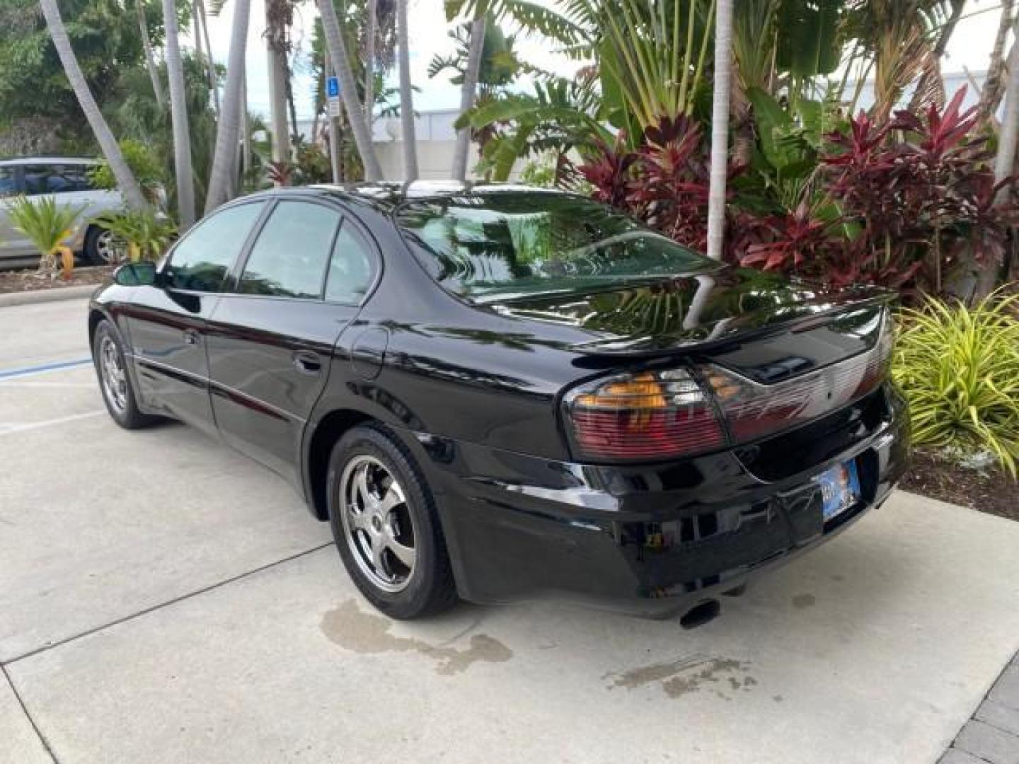 2002 Black /Dark Pewter Pontiac Bonneville SLE LOW MILES 82,619 (1G2HY54K224) with an 3.8L SFI V6 3800 Series II Engine engine, Automatic transmission, located at 4701 North Dixie Hwy, Pompano Beach, FL, 33064, (954) 422-2889, 26.240938, -80.123474 - OUR WEBPAGE FLORIDACARS1.COM HAS OVER 100 PHOTOS AND FREE CARFAX LINK 2002 PONTIAC BONNEVILLE SLE VIN: 1G2HY54K224170512 1 G 2 H Y 5 4 K 2 2 4 1 7 0 5 1 2 SEDAN 4 DR 3.8L V6 F GASOLINE FRONT WHEEL DRIVE Top Features Alloy Wheels Front Seat Heaters Leather Seats Sunroof(s) Basic Features ABS Brakes A - Photo#76