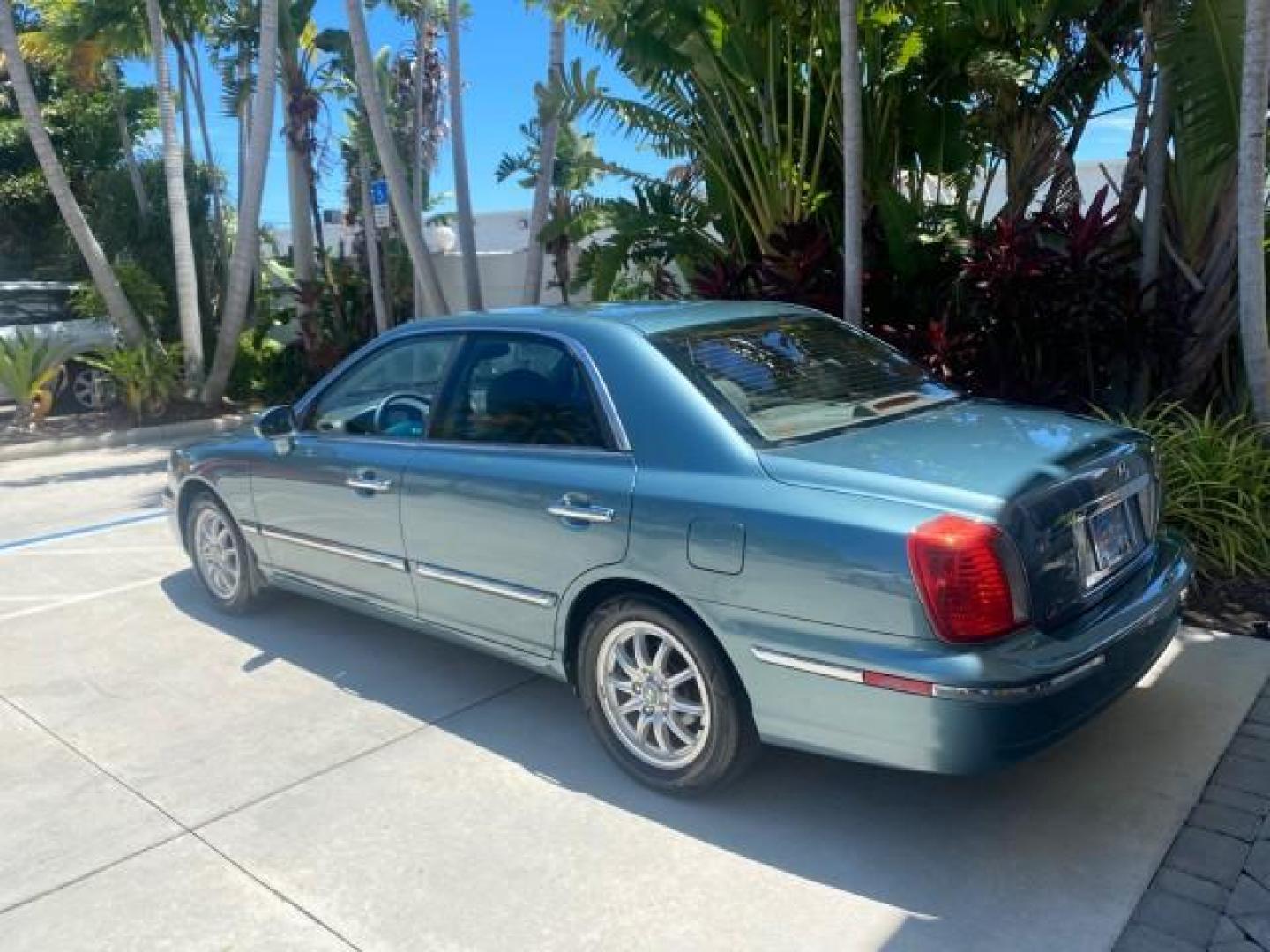 2005 Celadon Green /Beige Hyundai XG350 LOW MILES 46,921 1 OWNER (KMHFU45E55A) with an 3.5L DOHC MPI 24-Valve V6 Engine engine, Automatic transmission, located at 4701 North Dixie Hwy, Pompano Beach, FL, 33064, (954) 422-2889, 26.240938, -80.123474 - OUR WEBPAGE FLORIDACARS1.COM HAS OVER 100 PHOTOS AND FREE CARFAX LINK 2005 HYUNDAI XG350 VIN: KMHFU45E55A380931 K M H F U 4 5 E 5 5 A 3 8 0 9 3 1 SEDAN 4 DR 3.5L V6 F DOHC 24V GASOLINE FRONT WHEEL DRIVE Top Features Alloy Wheels Leather Seats Basic Features ABS Brakes AM/FM Stereo Air Conditioning A - Photo#5