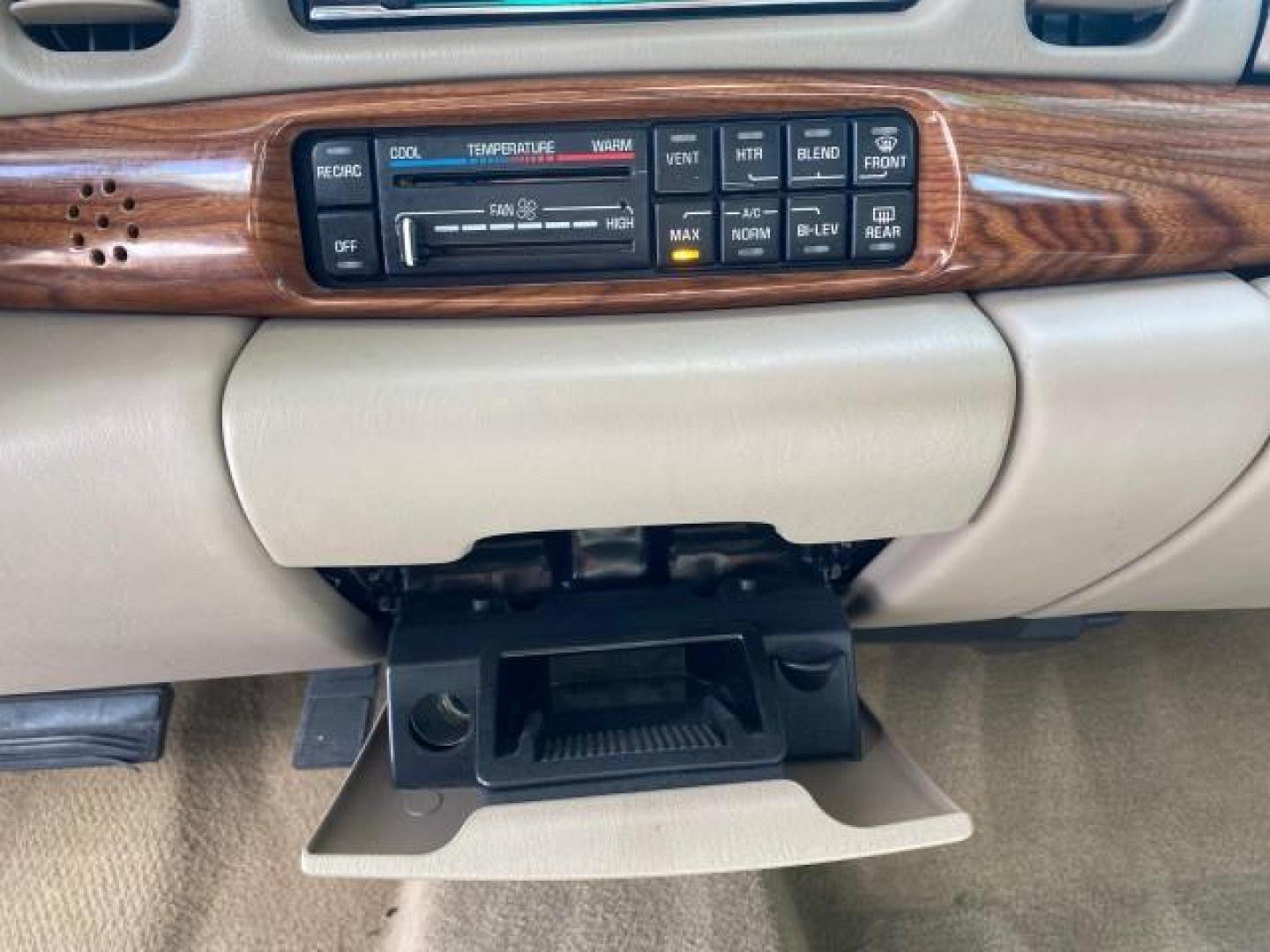 2003 White /Taupe Buick LeSabre Custom LOW MILES 32,880 1 OWNER (1G4HP54K63U) with an 3.8L 3800 V6 SFI Engine engine, Automatic transmission, located at 4701 North Dixie Hwy, Pompano Beach, FL, 33064, (954) 422-2889, 26.240938, -80.123474 - OUR WEBPAGE FLORIDACARS1.COM HAS OVER 100 PHOTOS AND FREE CARFAX LINK 2003 BUICK LESABRE CUSTOM VIN: 1G4HP54K63U139534 1 G 4 H P 5 4 K 6 3 U 1 3 9 5 3 4 SEDAN 4 DR 3.8L V6 F 12V 29 mpg GASOLINE FRONT WHEEL DRIVE Top Features Alloy Wheels Cloth Seats Leather Seats Luxury Package Basic Features ABS Br - Photo#51