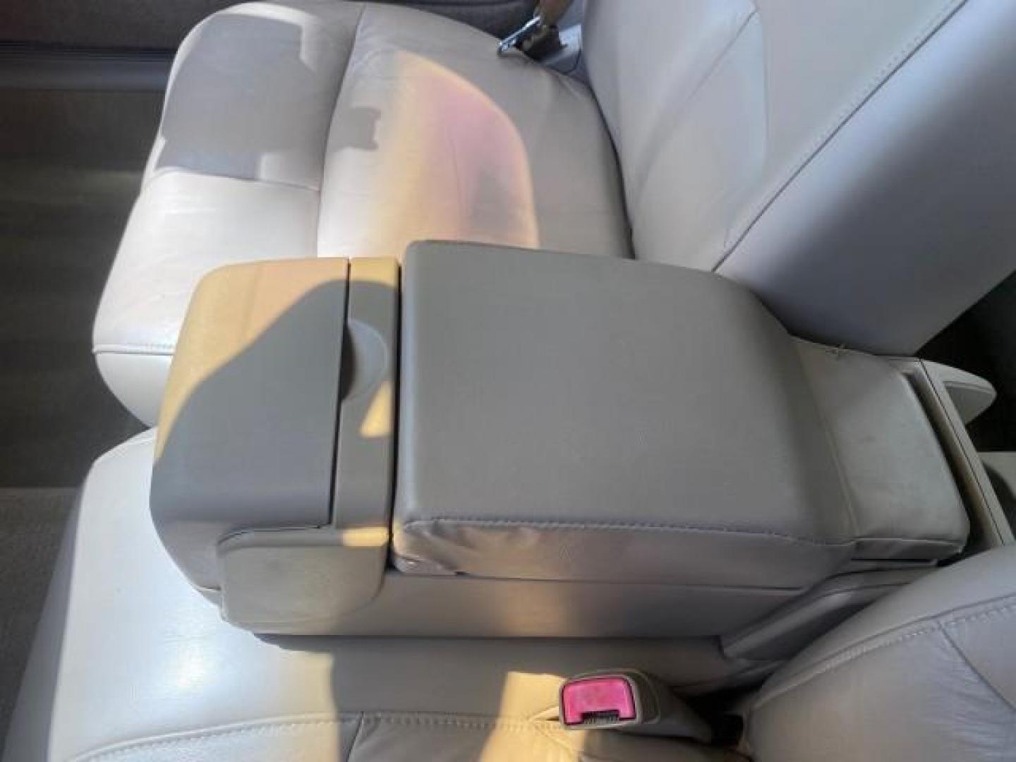 2003 White /Taupe Buick LeSabre Custom LOW MILES 32,880 1 OWNER (1G4HP54K63U) with an 3.8L 3800 V6 SFI Engine engine, Automatic transmission, located at 4701 North Dixie Hwy, Pompano Beach, FL, 33064, (954) 422-2889, 26.240938, -80.123474 - OUR WEBPAGE FLORIDACARS1.COM HAS OVER 100 PHOTOS AND FREE CARFAX LINK 2003 BUICK LESABRE CUSTOM VIN: 1G4HP54K63U139534 1 G 4 H P 5 4 K 6 3 U 1 3 9 5 3 4 SEDAN 4 DR 3.8L V6 F 12V 29 mpg GASOLINE FRONT WHEEL DRIVE Top Features Alloy Wheels Cloth Seats Leather Seats Luxury Package Basic Features ABS Br - Photo#52