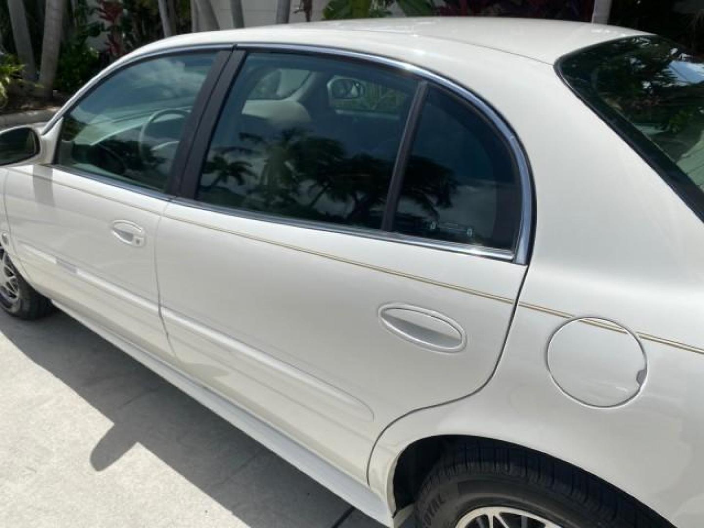 2003 White /Taupe Buick LeSabre Custom LOW MILES 32,880 1 OWNER (1G4HP54K63U) with an 3.8L 3800 V6 SFI Engine engine, Automatic transmission, located at 4701 North Dixie Hwy, Pompano Beach, FL, 33064, (954) 422-2889, 26.240938, -80.123474 - OUR WEBPAGE FLORIDACARS1.COM HAS OVER 100 PHOTOS AND FREE CARFAX LINK 2003 BUICK LESABRE CUSTOM VIN: 1G4HP54K63U139534 1 G 4 H P 5 4 K 6 3 U 1 3 9 5 3 4 SEDAN 4 DR 3.8L V6 F 12V 29 mpg GASOLINE FRONT WHEEL DRIVE Top Features Alloy Wheels Cloth Seats Leather Seats Luxury Package Basic Features ABS Br - Photo#58