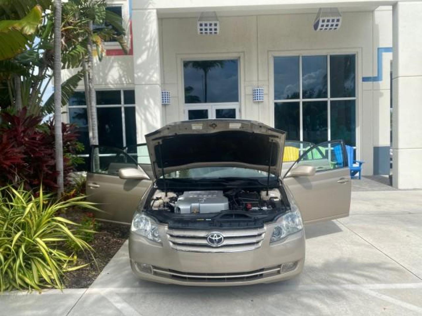 2006 Desert Sand Mica /Ivory Toyota Avalon XLS LOW MILES 53,114 (4T1BK36B66U) with an 3.5L 24-Valve EFI DOHC V6 Engine engine, Automatic transmission, located at 4701 North Dixie Hwy, Pompano Beach, FL, 33064, (954) 422-2889, 26.240938, -80.123474 - OUR WEBPAGE FLORIDACARS1.COM HAS OVER 100 PHOTOS AND FREE CARFAX LINK 2006 TOYOTA AVALON XLS VIN: 4T1BK36B66U098736 4 T 1 B K 3 6 B 6 6 U 0 9 8 7 3 6 SEDAN 4 DR 3.5L V6 F DOHC 24V GASOLINE FRONT WHEEL DRIVE Top Features Alloy Wheels Front Seat Heaters Leather Seats Special Edition Sunroof(s) Basic F - Photo#16