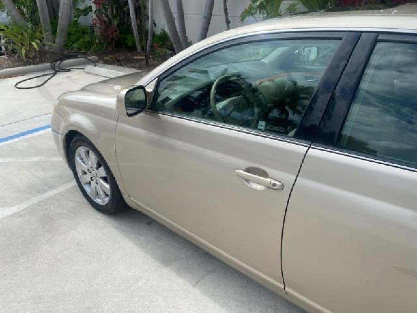2006 Desert Sand Mica /Ivory Toyota Avalon XLS LOW MILES 53,114 (4T1BK36B66U) with an 3.5L 24-Valve EFI DOHC V6 Engine engine, Automatic transmission, located at 4701 North Dixie Hwy, Pompano Beach, FL, 33064, (954) 422-2889, 26.240938, -80.123474 - OUR WEBPAGE FLORIDACARS1.COM HAS OVER 100 PHOTOS AND FREE CARFAX LINK 2006 TOYOTA AVALON XLS VIN: 4T1BK36B66U098736 4 T 1 B K 3 6 B 6 6 U 0 9 8 7 3 6 SEDAN 4 DR 3.5L V6 F DOHC 24V GASOLINE FRONT WHEEL DRIVE Top Features Alloy Wheels Front Seat Heaters Leather Seats Special Edition Sunroof(s) Basic F - Photo#27