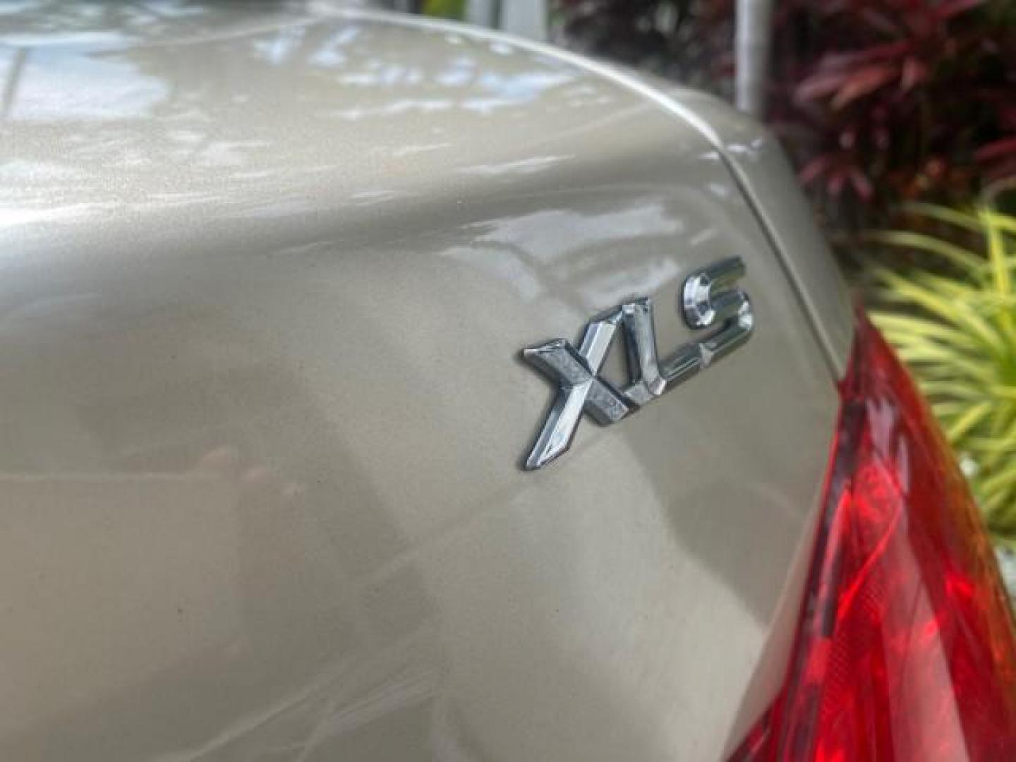 2006 Desert Sand Mica /Ivory Toyota Avalon XLS LOW MILES 53,114 (4T1BK36B66U) with an 3.5L 24-Valve EFI DOHC V6 Engine engine, Automatic transmission, located at 4701 North Dixie Hwy, Pompano Beach, FL, 33064, (954) 422-2889, 26.240938, -80.123474 - OUR WEBPAGE FLORIDACARS1.COM HAS OVER 100 PHOTOS AND FREE CARFAX LINK 2006 TOYOTA AVALON XLS VIN: 4T1BK36B66U098736 4 T 1 B K 3 6 B 6 6 U 0 9 8 7 3 6 SEDAN 4 DR 3.5L V6 F DOHC 24V GASOLINE FRONT WHEEL DRIVE Top Features Alloy Wheels Front Seat Heaters Leather Seats Special Edition Sunroof(s) Basic F - Photo#88