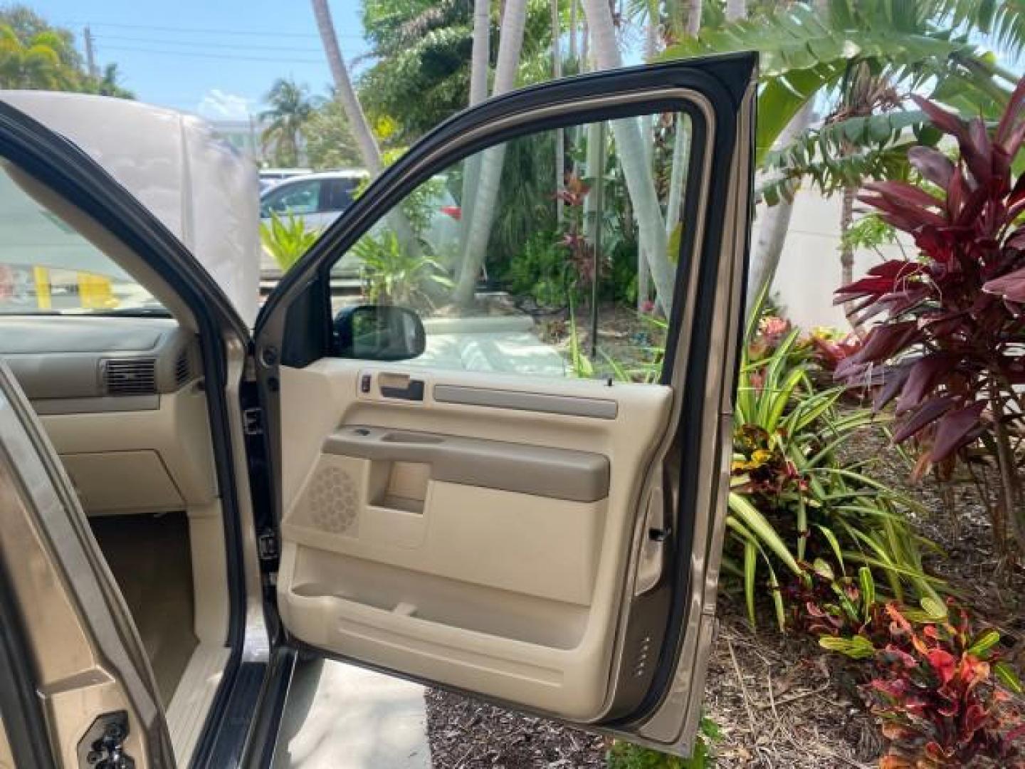 2006 Arizona Beige Metallic /Pebble Ford Freestar Wagon SE LOW MILES 57,712 (2FMZA51666B) with an 3.9L OHV V6 Engine engine, Automatic transmission, located at 4701 North Dixie Hwy, Pompano Beach, FL, 33064, (954) 422-2889, 26.240938, -80.123474 - OUR WEBPAGE FLORIDACARS1.COM HAS OVER 100 PHOTOS AND FREE CARFAX LINK 2006 FORD FREESTAR SE VIN: 2FMZA51666BA30658 2 F M Z A 5 1 6 6 6 B A 3 0 6 5 8 VAN 3.9L V6 F GASOLINE FRONT WHEEL DRIVE Top Features Cloth Seats Fold-Away Third Row Third Row Seat Basic Features ABS Brakes AM/FM Stereo Air Conditi - Photo#11