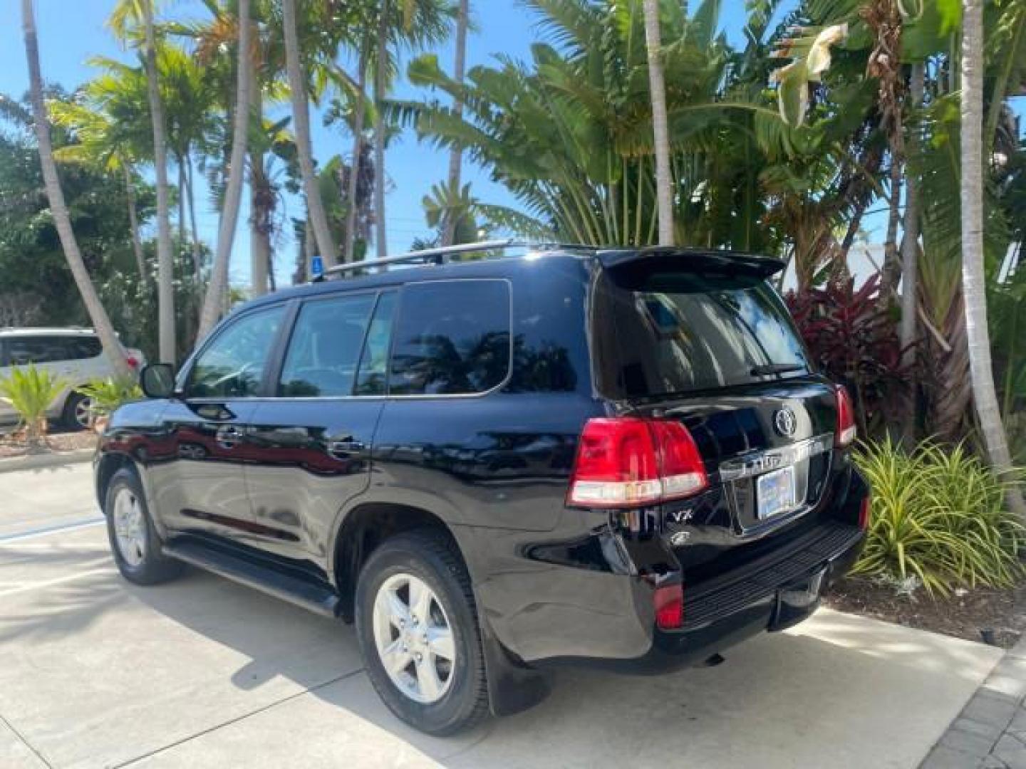 2008 Black /Medium Gray Toyota Land Cruiser LOOKS LIKE NEW 4WD (JTMHY05J984) with an 5.7L DOHC EFI 32-Valve V8 Engine engine, Automatic transmission, located at 4701 North Dixie Hwy, Pompano Beach, FL, 33064, (954) 422-2889, 26.240938, -80.123474 - OUR WEBPAGE FLORIDACARS1.COM HAS OVER 100 PHOTOS AND FREE CARFAX LINK 2008 TOYOTA LAND CRUISER VIN: JTMHY05J984000502 J T M H Y 0 5 J 9 8 4 0 0 0 5 0 2 4 DOOR WAGON/SPORT UTILITY 5.7L V8 F DOHC 32V GASOLINE ALL WHEEL DRIVE Top Features 4WD/AWD Alloy Wheels Fold-Away Third Row Front Seat Heaters JBL - Photo#5