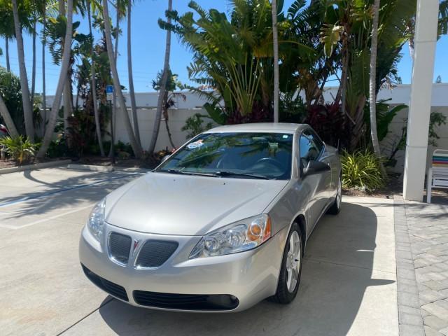 2007 Granite Metallic /Ebony Pontiac G6 GT LOW MILES 48,961 1 OWNER (1G2ZH361674) with an 3.9L V6 SFI Engine engine, Automatic transmission, located at 4701 North Dixie Hwy, Pompano Beach, FL, 33064, (954) 422-2889, 26.240938, -80.123474 - OUR WEBPAGE FLORIDACARS1.COM HAS OVER 100 PHOTOS AND FREE CARFAX LINK 2007 PONTIAC G6 GT VIN: 1G2ZH361674264591 1 G 2 Z H 3 6 1 6 7 4 2 6 4 5 9 1 CONVERTIBLE 3.9L V6 F GASOLINE FRONT WHEEL DRIVE Top Features Alloy Wheels Front Seat Heaters Hard Top Leather Seats Basic Features ABS Brakes AM/FM Stere - Photo#3