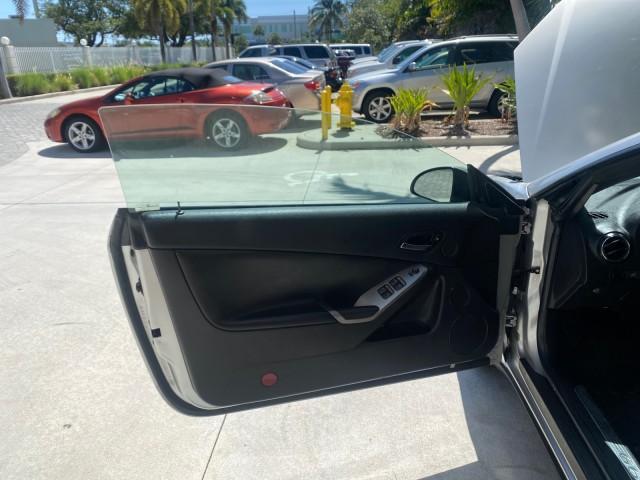 2007 Granite Metallic /Ebony Pontiac G6 GT LOW MILES 48,961 1 OWNER (1G2ZH361674) with an 3.9L V6 SFI Engine engine, Automatic transmission, located at 4701 North Dixie Hwy, Pompano Beach, FL, 33064, (954) 422-2889, 26.240938, -80.123474 - OUR WEBPAGE FLORIDACARS1.COM HAS OVER 100 PHOTOS AND FREE CARFAX LINK 2007 PONTIAC G6 GT VIN: 1G2ZH361674264591 1 G 2 Z H 3 6 1 6 7 4 2 6 4 5 9 1 CONVERTIBLE 3.9L V6 F GASOLINE FRONT WHEEL DRIVE Top Features Alloy Wheels Front Seat Heaters Hard Top Leather Seats Basic Features ABS Brakes AM/FM Stere - Photo#9