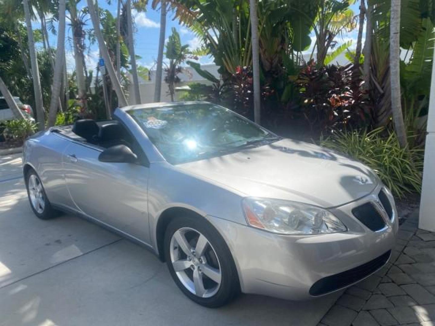 2007 Granite Metallic /Ebony Pontiac G6 GT LOW MILES 48,961 1 OWNER (1G2ZH361674) with an 3.9L V6 SFI Engine engine, Automatic transmission, located at 4701 North Dixie Hwy, Pompano Beach, FL, 33064, (954) 422-2889, 26.240938, -80.123474 - OUR WEBPAGE FLORIDACARS1.COM HAS OVER 100 PHOTOS AND FREE CARFAX LINK 2007 PONTIAC G6 GT VIN: 1G2ZH361674264591 1 G 2 Z H 3 6 1 6 7 4 2 6 4 5 9 1 CONVERTIBLE 3.9L V6 F GASOLINE FRONT WHEEL DRIVE Top Features Alloy Wheels Front Seat Heaters Hard Top Leather Seats Basic Features ABS Brakes AM/FM Stere - Photo#25