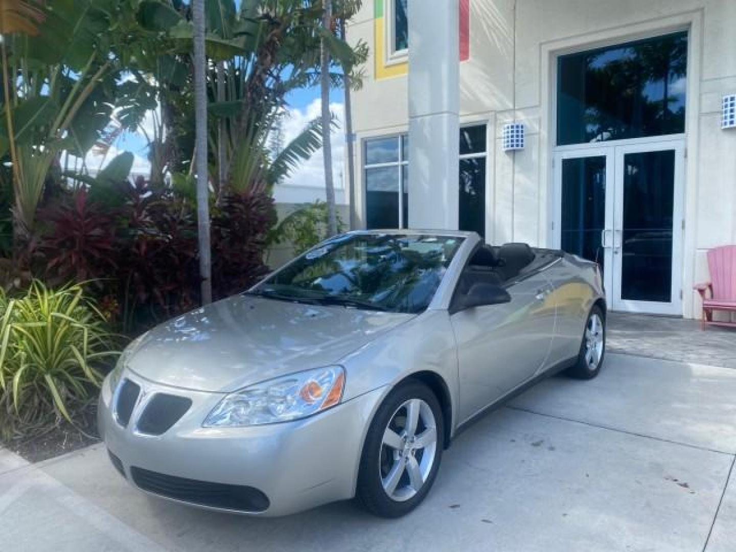 2007 Granite Metallic /Ebony Pontiac G6 GT LOW MILES 48,961 1 OWNER (1G2ZH361674) with an 3.9L V6 SFI Engine engine, Automatic transmission, located at 4701 North Dixie Hwy, Pompano Beach, FL, 33064, (954) 422-2889, 26.240938, -80.123474 - OUR WEBPAGE FLORIDACARS1.COM HAS OVER 100 PHOTOS AND FREE CARFAX LINK 2007 PONTIAC G6 GT VIN: 1G2ZH361674264591 1 G 2 Z H 3 6 1 6 7 4 2 6 4 5 9 1 CONVERTIBLE 3.9L V6 F GASOLINE FRONT WHEEL DRIVE Top Features Alloy Wheels Front Seat Heaters Hard Top Leather Seats Basic Features ABS Brakes AM/FM Stere - Photo#26