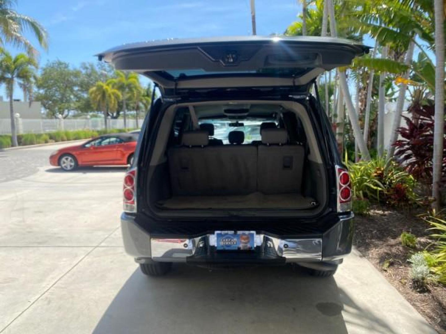 2006 Smoke Metallic /Graphite/Titanium Nissan Armada SE 21 SERVICES NO ACCIDENTS (5N1AA08A96N) with an 5.6L DOHC 32-Valve Endurance V8 Engine engine, Automatic transmission, located at 4701 North Dixie Hwy, Pompano Beach, FL, 33064, (954) 422-2889, 26.240938, -80.123474 - OUR WEBPAGE FLORIDACARS1.COM HAS OVER 100 PHOTOS AND FREE CARFAX LINK 2006 NISSAN ARMADA SE VIN: 5N1AA08A96N736506 5 N 1 A A 0 8 A 9 6 N 7 3 6 5 0 6 4 DOOR WAGON/SPORT UTILITY 5.6L V8 F DOHC 32V GASOLINE REAR WHEEL DRIVE Top Features Alloy Wheels Cloth Seats Fold-Away Third Row Parking Sensors Rear - Photo#89