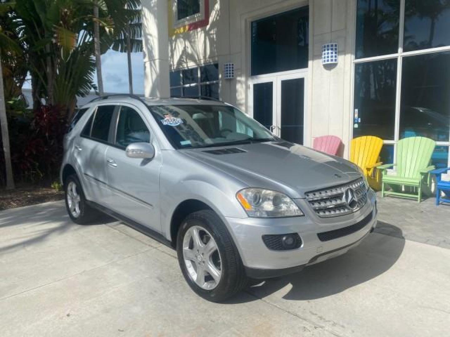 2008 Iridium Silver Metallic /Ash Mercedes-Benz M-Class 3.5L 1 OWNER LOW MILES 48,488 (4JGBB86E68A) with an 3.5L DOHC 24-Valve V6 Engine engine, Automatic transmission, located at 4701 North Dixie Hwy, Pompano Beach, FL, 33064, (954) 422-2889, 26.240938, -80.123474 - OUR WEBPAGE FLORIDACARS1.COM HAS OVER 100 PHOTOS AND FREE CARFAX LINK 2008 MERCEDES-BENZ M-CLASS ML 350 VIN: 4JGBB86E68A369175 4 J G B B 8 6 E 6 8 A 3 6 9 1 7 5 4 DOOR WAGON/SPORT UTILITY 3.5L V6 F DOHC 24V GASOLINE ALL WHEEL DRIVE Top Features 4WD/AWD Alloy Wheels Automated Cruise Control Front Sea - Photo#1