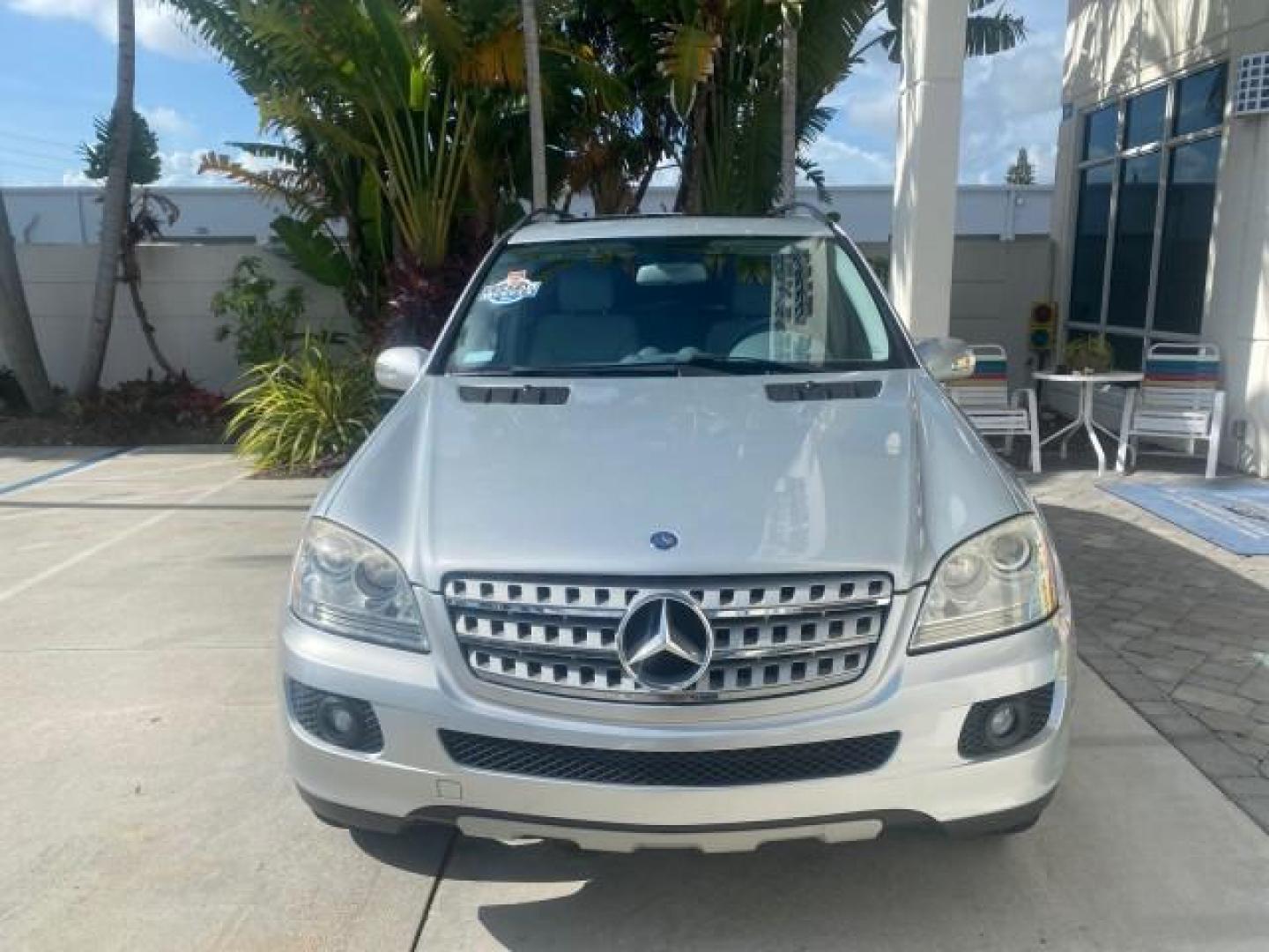 2008 Iridium Silver Metallic /Ash Mercedes-Benz M-Class 3.5L 1 OWNER LOW MILES 48,488 (4JGBB86E68A) with an 3.5L DOHC 24-Valve V6 Engine engine, Automatic transmission, located at 4701 North Dixie Hwy, Pompano Beach, FL, 33064, (954) 422-2889, 26.240938, -80.123474 - OUR WEBPAGE FLORIDACARS1.COM HAS OVER 100 PHOTOS AND FREE CARFAX LINK 2008 MERCEDES-BENZ M-CLASS ML 350 VIN: 4JGBB86E68A369175 4 J G B B 8 6 E 6 8 A 3 6 9 1 7 5 4 DOOR WAGON/SPORT UTILITY 3.5L V6 F DOHC 24V GASOLINE ALL WHEEL DRIVE Top Features 4WD/AWD Alloy Wheels Automated Cruise Control Front Sea - Photo#2