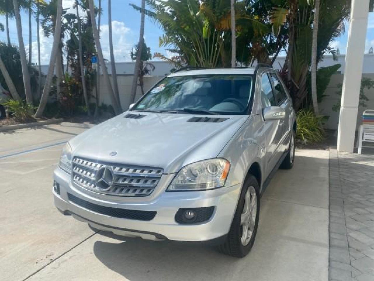2008 Iridium Silver Metallic /Ash Mercedes-Benz M-Class 3.5L 1 OWNER LOW MILES 48,488 (4JGBB86E68A) with an 3.5L DOHC 24-Valve V6 Engine engine, Automatic transmission, located at 4701 North Dixie Hwy, Pompano Beach, FL, 33064, (954) 422-2889, 26.240938, -80.123474 - OUR WEBPAGE FLORIDACARS1.COM HAS OVER 100 PHOTOS AND FREE CARFAX LINK 2008 MERCEDES-BENZ M-CLASS ML 350 VIN: 4JGBB86E68A369175 4 J G B B 8 6 E 6 8 A 3 6 9 1 7 5 4 DOOR WAGON/SPORT UTILITY 3.5L V6 F DOHC 24V GASOLINE ALL WHEEL DRIVE Top Features 4WD/AWD Alloy Wheels Automated Cruise Control Front Sea - Photo#3