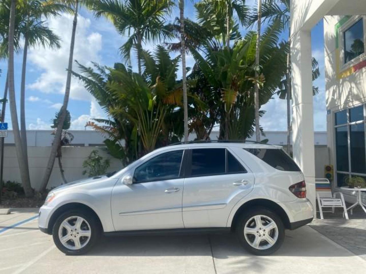 2008 Iridium Silver Metallic /Ash Mercedes-Benz M-Class 3.5L 1 OWNER LOW MILES 48,488 (4JGBB86E68A) with an 3.5L DOHC 24-Valve V6 Engine engine, Automatic transmission, located at 4701 North Dixie Hwy, Pompano Beach, FL, 33064, (954) 422-2889, 26.240938, -80.123474 - OUR WEBPAGE FLORIDACARS1.COM HAS OVER 100 PHOTOS AND FREE CARFAX LINK 2008 MERCEDES-BENZ M-CLASS ML 350 VIN: 4JGBB86E68A369175 4 J G B B 8 6 E 6 8 A 3 6 9 1 7 5 4 DOOR WAGON/SPORT UTILITY 3.5L V6 F DOHC 24V GASOLINE ALL WHEEL DRIVE Top Features 4WD/AWD Alloy Wheels Automated Cruise Control Front Sea - Photo#4