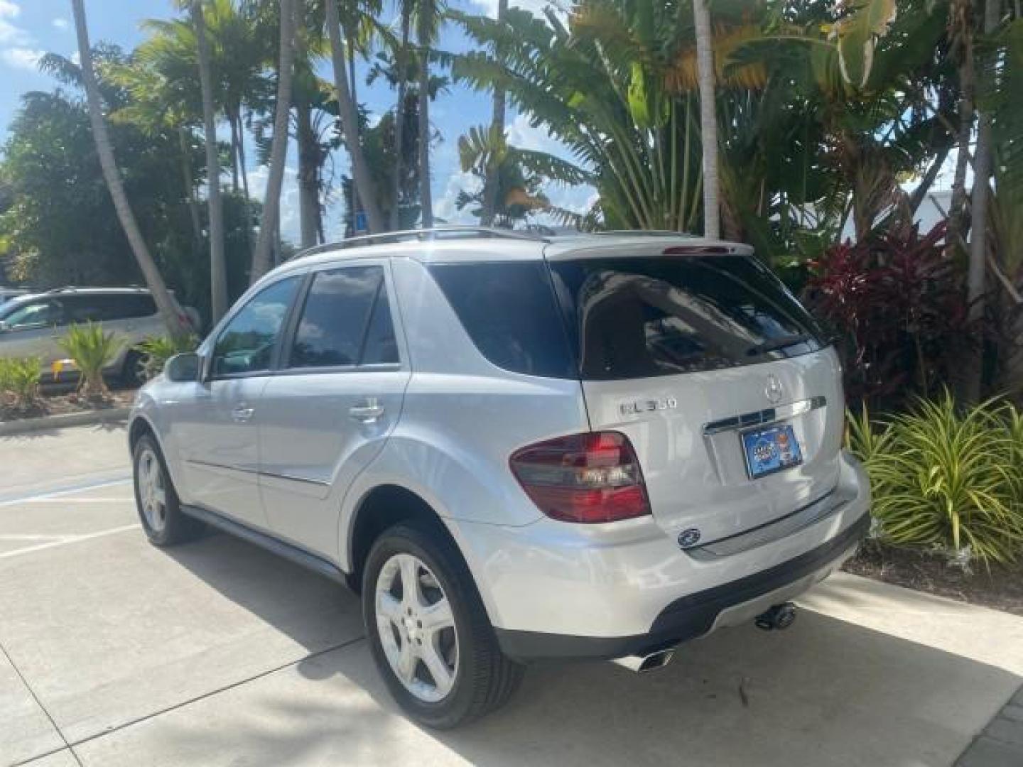 2008 Iridium Silver Metallic /Ash Mercedes-Benz M-Class 3.5L 1 OWNER LOW MILES 48,488 (4JGBB86E68A) with an 3.5L DOHC 24-Valve V6 Engine engine, Automatic transmission, located at 4701 North Dixie Hwy, Pompano Beach, FL, 33064, (954) 422-2889, 26.240938, -80.123474 - OUR WEBPAGE FLORIDACARS1.COM HAS OVER 100 PHOTOS AND FREE CARFAX LINK 2008 MERCEDES-BENZ M-CLASS ML 350 VIN: 4JGBB86E68A369175 4 J G B B 8 6 E 6 8 A 3 6 9 1 7 5 4 DOOR WAGON/SPORT UTILITY 3.5L V6 F DOHC 24V GASOLINE ALL WHEEL DRIVE Top Features 4WD/AWD Alloy Wheels Automated Cruise Control Front Sea - Photo#5