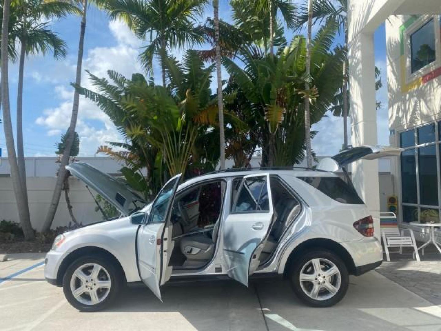 2008 Iridium Silver Metallic /Ash Mercedes-Benz M-Class 3.5L 1 OWNER LOW MILES 48,488 (4JGBB86E68A) with an 3.5L DOHC 24-Valve V6 Engine engine, Automatic transmission, located at 4701 North Dixie Hwy, Pompano Beach, FL, 33064, (954) 422-2889, 26.240938, -80.123474 - OUR WEBPAGE FLORIDACARS1.COM HAS OVER 100 PHOTOS AND FREE CARFAX LINK 2008 MERCEDES-BENZ M-CLASS ML 350 VIN: 4JGBB86E68A369175 4 J G B B 8 6 E 6 8 A 3 6 9 1 7 5 4 DOOR WAGON/SPORT UTILITY 3.5L V6 F DOHC 24V GASOLINE ALL WHEEL DRIVE Top Features 4WD/AWD Alloy Wheels Automated Cruise Control Front Sea - Photo#8