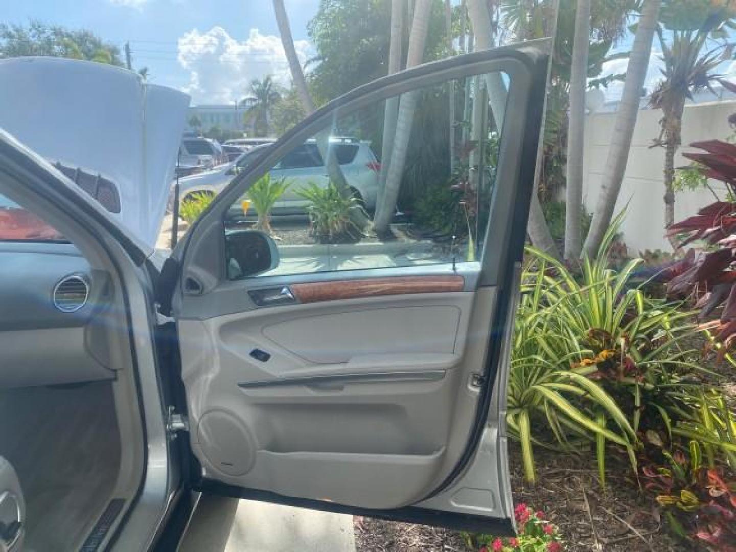 2008 Iridium Silver Metallic /Ash Mercedes-Benz M-Class 3.5L 1 OWNER LOW MILES 48,488 (4JGBB86E68A) with an 3.5L DOHC 24-Valve V6 Engine engine, Automatic transmission, located at 4701 North Dixie Hwy, Pompano Beach, FL, 33064, (954) 422-2889, 26.240938, -80.123474 - OUR WEBPAGE FLORIDACARS1.COM HAS OVER 100 PHOTOS AND FREE CARFAX LINK 2008 MERCEDES-BENZ M-CLASS ML 350 VIN: 4JGBB86E68A369175 4 J G B B 8 6 E 6 8 A 3 6 9 1 7 5 4 DOOR WAGON/SPORT UTILITY 3.5L V6 F DOHC 24V GASOLINE ALL WHEEL DRIVE Top Features 4WD/AWD Alloy Wheels Automated Cruise Control Front Sea - Photo#11