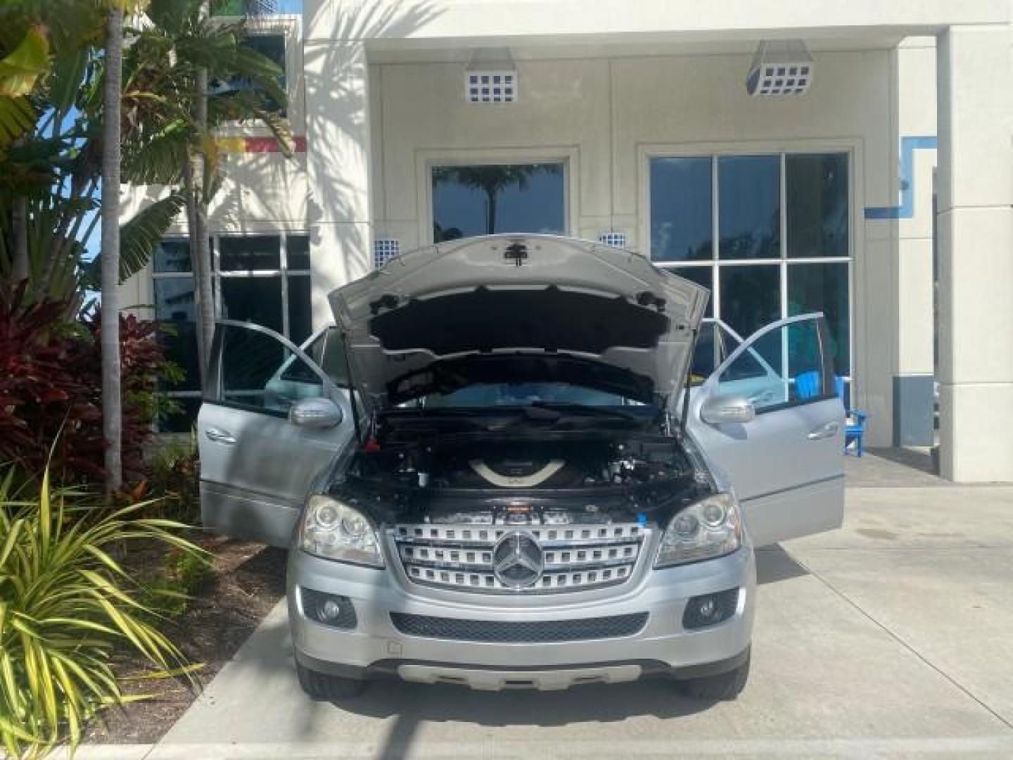 2008 Iridium Silver Metallic /Ash Mercedes-Benz M-Class 3.5L 1 OWNER LOW MILES 48,488 (4JGBB86E68A) with an 3.5L DOHC 24-Valve V6 Engine engine, Automatic transmission, located at 4701 North Dixie Hwy, Pompano Beach, FL, 33064, (954) 422-2889, 26.240938, -80.123474 - OUR WEBPAGE FLORIDACARS1.COM HAS OVER 100 PHOTOS AND FREE CARFAX LINK 2008 MERCEDES-BENZ M-CLASS ML 350 VIN: 4JGBB86E68A369175 4 J G B B 8 6 E 6 8 A 3 6 9 1 7 5 4 DOOR WAGON/SPORT UTILITY 3.5L V6 F DOHC 24V GASOLINE ALL WHEEL DRIVE Top Features 4WD/AWD Alloy Wheels Automated Cruise Control Front Sea - Photo#16