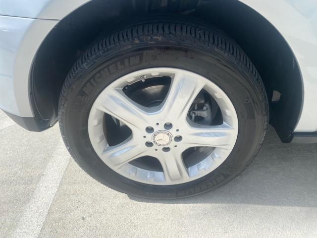 2008 Iridium Silver Metallic /Ash Mercedes-Benz M-Class 3.5L 1 OWNER LOW MILES 48,493 (4JGBB86E68A) with an 3.5L DOHC 24-Valve V6 Engine engine, Automatic transmission, located at 4701 North Dixie Hwy, Pompano Beach, FL, 33064, (954) 422-2889, 26.240938, -80.123474 - OUR WEBPAGE FLORIDACARS1.COM HAS OVER 100 PHOTOS AND FREE CARFAX LINK 2008 MERCEDES-BENZ M-CLASS ML 350 VIN: 4JGBB86E68A369175 4 J G B B 8 6 E 6 8 A 3 6 9 1 7 5 4 DOOR WAGON/SPORT UTILITY 3.5L V6 F DOHC 24V GASOLINE ALL WHEEL DRIVE Top Features 4WD/AWD Alloy Wheels Automated Cruise Control Front Sea - Photo#19