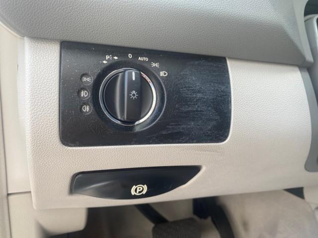 2008 Iridium Silver Metallic /Ash Mercedes-Benz M-Class 3.5L 1 OWNER LOW MILES 48,493 (4JGBB86E68A) with an 3.5L DOHC 24-Valve V6 Engine engine, Automatic transmission, located at 4701 North Dixie Hwy, Pompano Beach, FL, 33064, (954) 422-2889, 26.240938, -80.123474 - OUR WEBPAGE FLORIDACARS1.COM HAS OVER 100 PHOTOS AND FREE CARFAX LINK 2008 MERCEDES-BENZ M-CLASS ML 350 VIN: 4JGBB86E68A369175 4 J G B B 8 6 E 6 8 A 3 6 9 1 7 5 4 DOOR WAGON/SPORT UTILITY 3.5L V6 F DOHC 24V GASOLINE ALL WHEEL DRIVE Top Features 4WD/AWD Alloy Wheels Automated Cruise Control Front Sea - Photo#45