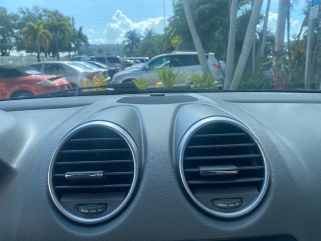 2008 Iridium Silver Metallic /Ash Mercedes-Benz M-Class 3.5L 1 OWNER LOW MILES 48,493 (4JGBB86E68A) with an 3.5L DOHC 24-Valve V6 Engine engine, Automatic transmission, located at 4701 North Dixie Hwy, Pompano Beach, FL, 33064, (954) 422-2889, 26.240938, -80.123474 - OUR WEBPAGE FLORIDACARS1.COM HAS OVER 100 PHOTOS AND FREE CARFAX LINK 2008 MERCEDES-BENZ M-CLASS ML 350 VIN: 4JGBB86E68A369175 4 J G B B 8 6 E 6 8 A 3 6 9 1 7 5 4 DOOR WAGON/SPORT UTILITY 3.5L V6 F DOHC 24V GASOLINE ALL WHEEL DRIVE Top Features 4WD/AWD Alloy Wheels Automated Cruise Control Front Sea - Photo#47