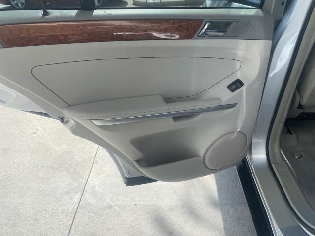 2008 Iridium Silver Metallic /Ash Mercedes-Benz M-Class 3.5L 1 OWNER LOW MILES 48,493 (4JGBB86E68A) with an 3.5L DOHC 24-Valve V6 Engine engine, Automatic transmission, located at 4701 North Dixie Hwy, Pompano Beach, FL, 33064, (954) 422-2889, 26.240938, -80.123474 - OUR WEBPAGE FLORIDACARS1.COM HAS OVER 100 PHOTOS AND FREE CARFAX LINK 2008 MERCEDES-BENZ M-CLASS ML 350 VIN: 4JGBB86E68A369175 4 J G B B 8 6 E 6 8 A 3 6 9 1 7 5 4 DOOR WAGON/SPORT UTILITY 3.5L V6 F DOHC 24V GASOLINE ALL WHEEL DRIVE Top Features 4WD/AWD Alloy Wheels Automated Cruise Control Front Sea - Photo#66