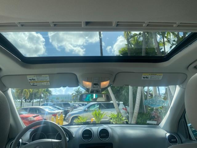 2008 Iridium Silver Metallic /Ash Mercedes-Benz M-Class 3.5L 1 OWNER LOW MILES 48,493 (4JGBB86E68A) with an 3.5L DOHC 24-Valve V6 Engine engine, Automatic transmission, located at 4701 North Dixie Hwy, Pompano Beach, FL, 33064, (954) 422-2889, 26.240938, -80.123474 - OUR WEBPAGE FLORIDACARS1.COM HAS OVER 100 PHOTOS AND FREE CARFAX LINK 2008 MERCEDES-BENZ M-CLASS ML 350 VIN: 4JGBB86E68A369175 4 J G B B 8 6 E 6 8 A 3 6 9 1 7 5 4 DOOR WAGON/SPORT UTILITY 3.5L V6 F DOHC 24V GASOLINE ALL WHEEL DRIVE Top Features 4WD/AWD Alloy Wheels Automated Cruise Control Front Sea - Photo#75