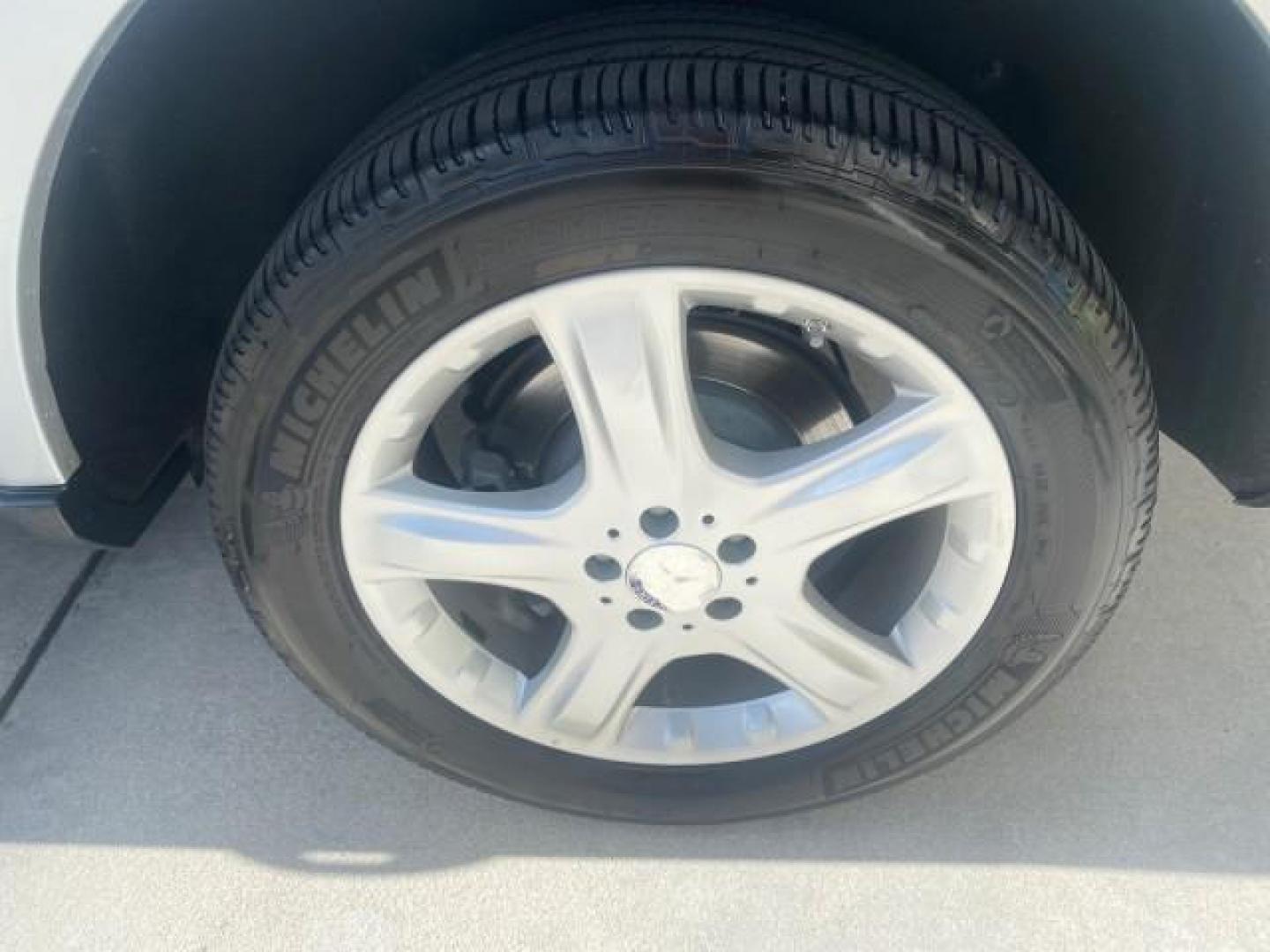 2008 Iridium Silver Metallic /Ash Mercedes-Benz M-Class 3.5L 1 OWNER LOW MILES 48,488 (4JGBB86E68A) with an 3.5L DOHC 24-Valve V6 Engine engine, Automatic transmission, located at 4701 North Dixie Hwy, Pompano Beach, FL, 33064, (954) 422-2889, 26.240938, -80.123474 - OUR WEBPAGE FLORIDACARS1.COM HAS OVER 100 PHOTOS AND FREE CARFAX LINK 2008 MERCEDES-BENZ M-CLASS ML 350 VIN: 4JGBB86E68A369175 4 J G B B 8 6 E 6 8 A 3 6 9 1 7 5 4 DOOR WAGON/SPORT UTILITY 3.5L V6 F DOHC 24V GASOLINE ALL WHEEL DRIVE Top Features 4WD/AWD Alloy Wheels Automated Cruise Control Front Sea - Photo#78