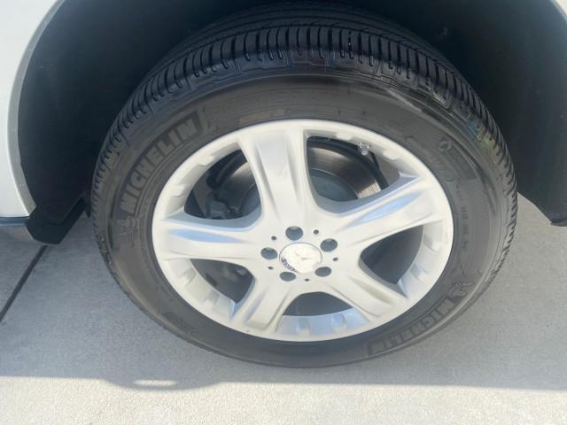 2008 Iridium Silver Metallic /Ash Mercedes-Benz M-Class 3.5L 1 OWNER LOW MILES 48,493 (4JGBB86E68A) with an 3.5L DOHC 24-Valve V6 Engine engine, Automatic transmission, located at 4701 North Dixie Hwy, Pompano Beach, FL, 33064, (954) 422-2889, 26.240938, -80.123474 - OUR WEBPAGE FLORIDACARS1.COM HAS OVER 100 PHOTOS AND FREE CARFAX LINK 2008 MERCEDES-BENZ M-CLASS ML 350 VIN: 4JGBB86E68A369175 4 J G B B 8 6 E 6 8 A 3 6 9 1 7 5 4 DOOR WAGON/SPORT UTILITY 3.5L V6 F DOHC 24V GASOLINE ALL WHEEL DRIVE Top Features 4WD/AWD Alloy Wheels Automated Cruise Control Front Sea - Photo#78