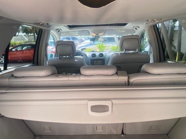 2008 Iridium Silver Metallic /Ash Mercedes-Benz M-Class 3.5L 1 OWNER LOW MILES 48,493 (4JGBB86E68A) with an 3.5L DOHC 24-Valve V6 Engine engine, Automatic transmission, located at 4701 North Dixie Hwy, Pompano Beach, FL, 33064, (954) 422-2889, 26.240938, -80.123474 - OUR WEBPAGE FLORIDACARS1.COM HAS OVER 100 PHOTOS AND FREE CARFAX LINK 2008 MERCEDES-BENZ M-CLASS ML 350 VIN: 4JGBB86E68A369175 4 J G B B 8 6 E 6 8 A 3 6 9 1 7 5 4 DOOR WAGON/SPORT UTILITY 3.5L V6 F DOHC 24V GASOLINE ALL WHEEL DRIVE Top Features 4WD/AWD Alloy Wheels Automated Cruise Control Front Sea - Photo#91