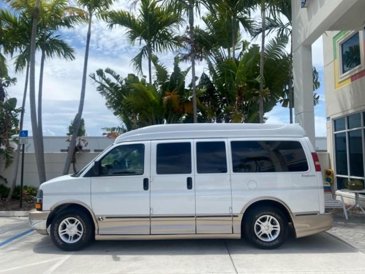 2003 Summit White /Medium Pewter Chevrolet Express HI TOP CONVERSION EXPLOR LOW MILES 55,452 (1GBFG15T331) with an 5.3L Vortec 5300 V8 SFI Engine engine, Automatic transmission, located at 4701 North Dixie Hwy, Pompano Beach, FL, 33064, (954) 422-2889, 26.240938, -80.123474 - OUR WEBPAGE FLORIDACARS1.COM HAS OVER 100 PHOTOS AND FREE CARFAX LINK OVER $ 90,000 NEW 2003 CHEVROLET EXPRESS G1500 LIMITED EXPLORER HI TOP CONVERSION VIN: 1GBFG15T331235672 1 G B F G 1 5 T 3 3 1 2 3 5 6 7 2 VAN 5.3L V8 F OHV GASOLINE REAR WHEEL DRIVE Top Features Alloy Wheels Conversion Van Fold-A - Photo#4