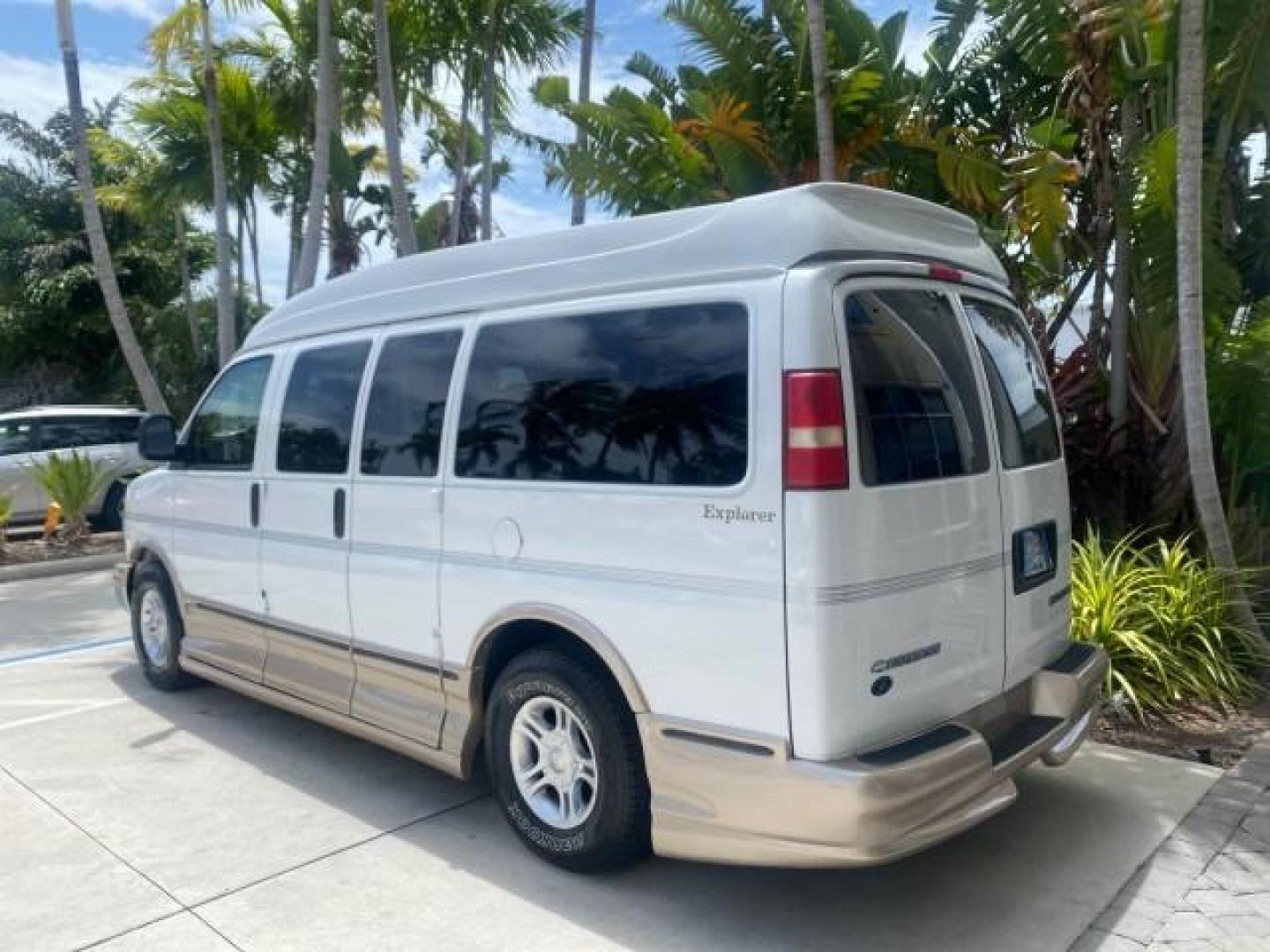 2003 Summit White /Medium Pewter Chevrolet Express HI TOP CONVERSION EXPLOR LOW MILES 55,452 (1GBFG15T331) with an 5.3L Vortec 5300 V8 SFI Engine engine, Automatic transmission, located at 4701 North Dixie Hwy, Pompano Beach, FL, 33064, (954) 422-2889, 26.240938, -80.123474 - OUR WEBPAGE FLORIDACARS1.COM HAS OVER 100 PHOTOS AND FREE CARFAX LINK OVER $ 90,000 NEW 2003 CHEVROLET EXPRESS G1500 LIMITED EXPLORER HI TOP CONVERSION VIN: 1GBFG15T331235672 1 G B F G 1 5 T 3 3 1 2 3 5 6 7 2 VAN 5.3L V8 F OHV GASOLINE REAR WHEEL DRIVE Top Features Alloy Wheels Conversion Van Fold-A - Photo#5