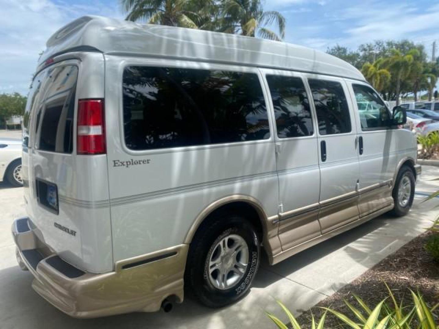 2003 Summit White /Medium Pewter Chevrolet Express HI TOP CONVERSION EXPLOR LOW MILES 55,452 (1GBFG15T331) with an 5.3L Vortec 5300 V8 SFI Engine engine, Automatic transmission, located at 4701 North Dixie Hwy, Pompano Beach, FL, 33064, (954) 422-2889, 26.240938, -80.123474 - OUR WEBPAGE FLORIDACARS1.COM HAS OVER 100 PHOTOS AND FREE CARFAX LINK OVER $ 90,000 NEW 2003 CHEVROLET EXPRESS G1500 LIMITED EXPLORER HI TOP CONVERSION VIN: 1GBFG15T331235672 1 G B F G 1 5 T 3 3 1 2 3 5 6 7 2 VAN 5.3L V8 F OHV GASOLINE REAR WHEEL DRIVE Top Features Alloy Wheels Conversion Van Fold-A - Photo#7