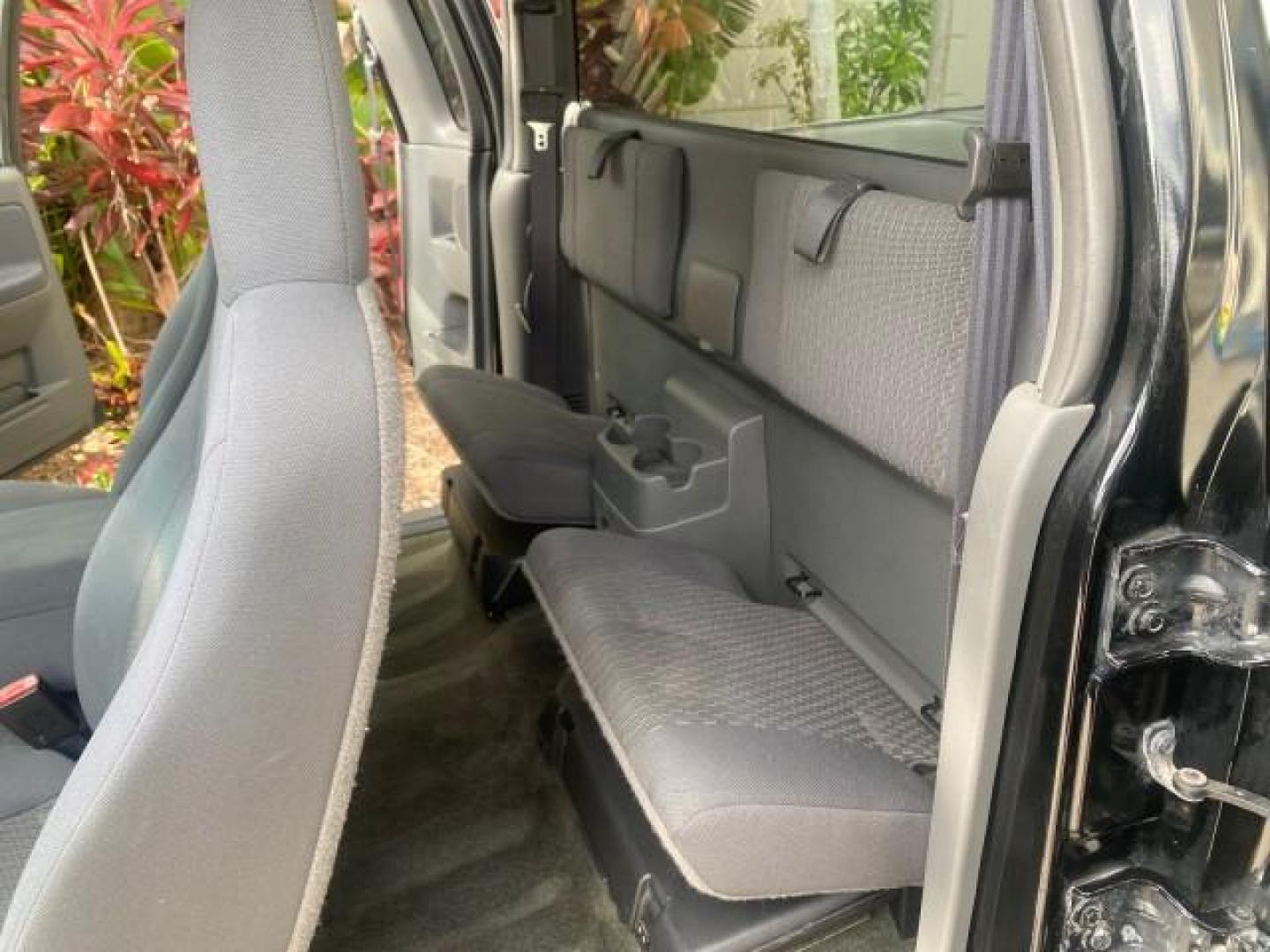 2006 Black /Very Dark Pewter Chevrolet Colorado LT 4WD LOW MILES 74,382 (1GCDT196768) with an 3.5L DOHC 5-Cyl MFI Engine engine, Automatic transmission, located at 4701 North Dixie Hwy, Pompano Beach, FL, 33064, (954) 422-2889, 26.240938, -80.123474 - OUR WEBPAGE FLORIDACARS1.COM HAS OVER 100 PHOTOS AND FREE CARFAX LINK 2006 CHEVROLET COLORADO LT VIN: 1GCDT196768275459 1 G C D T 1 9 6 7 6 8 2 7 5 4 5 9 4 DOOR EXTENDED CAB PICKUP 3.5L I5 F GASOLINE REAR WHEEL DRIVE W/ 4X4 Top Features 4WD/AWD Bed Cover Cloth Seats Running Boards Basic Features ABS - Photo#14