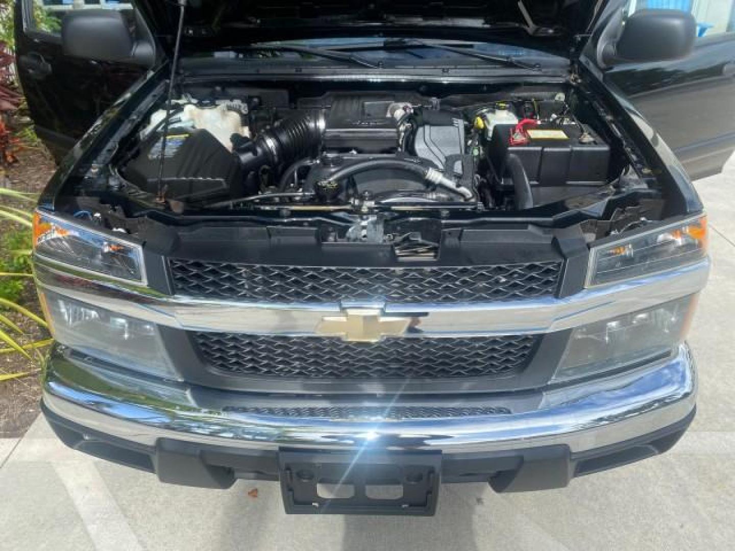 2006 Black /Very Dark Pewter Chevrolet Colorado LT 4WD LOW MILES 74,382 (1GCDT196768) with an 3.5L DOHC 5-Cyl MFI Engine engine, Automatic transmission, located at 4701 North Dixie Hwy, Pompano Beach, FL, 33064, (954) 422-2889, 26.240938, -80.123474 - OUR WEBPAGE FLORIDACARS1.COM HAS OVER 100 PHOTOS AND FREE CARFAX LINK 2006 CHEVROLET COLORADO LT VIN: 1GCDT196768275459 1 G C D T 1 9 6 7 6 8 2 7 5 4 5 9 4 DOOR EXTENDED CAB PICKUP 3.5L I5 F GASOLINE REAR WHEEL DRIVE W/ 4X4 Top Features 4WD/AWD Bed Cover Cloth Seats Running Boards Basic Features ABS - Photo#17