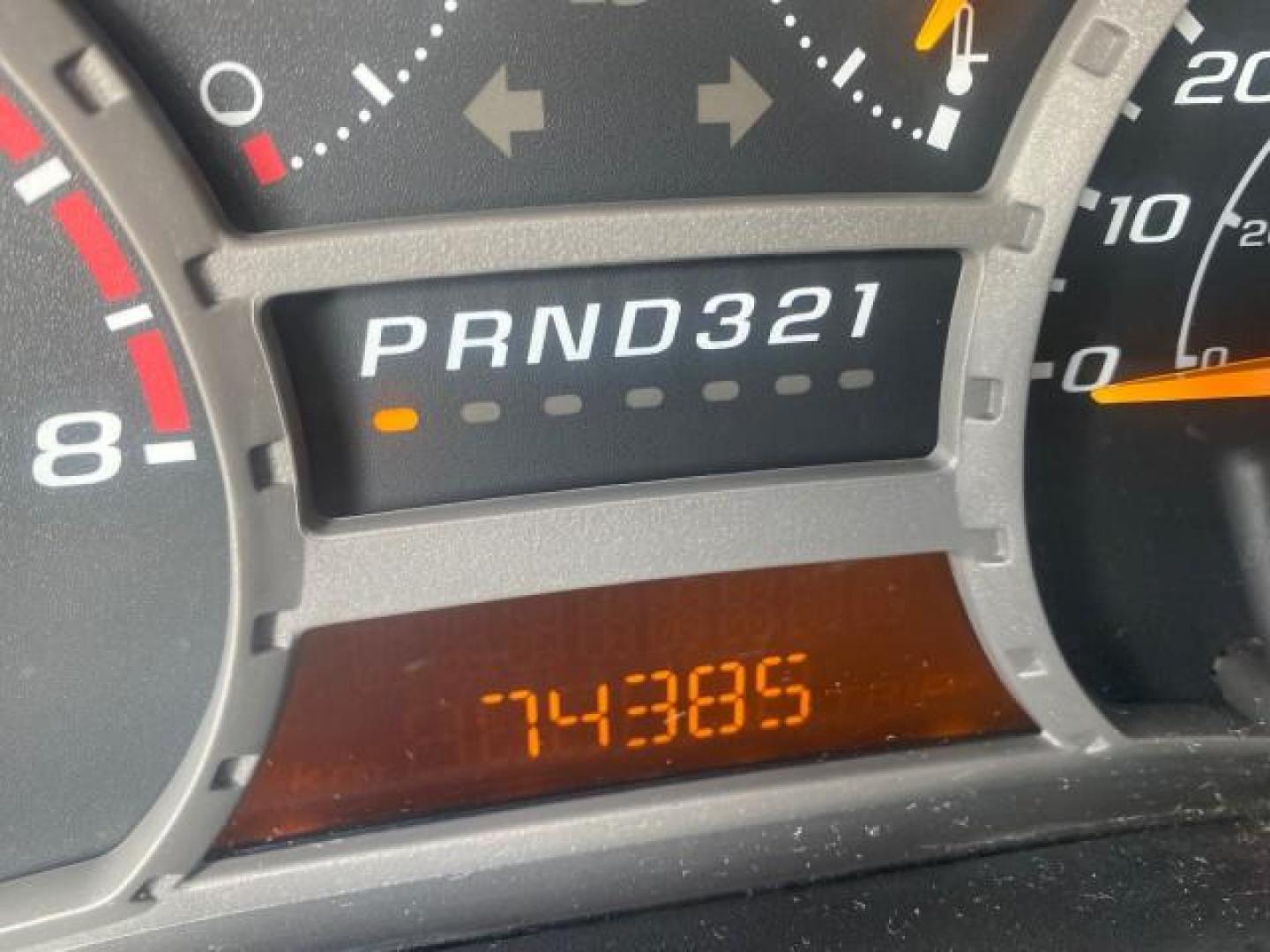 2006 Black /Very Dark Pewter Chevrolet Colorado LT 4WD LOW MILES 74,382 (1GCDT196768) with an 3.5L DOHC 5-Cyl MFI Engine engine, Automatic transmission, located at 4701 North Dixie Hwy, Pompano Beach, FL, 33064, (954) 422-2889, 26.240938, -80.123474 - OUR WEBPAGE FLORIDACARS1.COM HAS OVER 100 PHOTOS AND FREE CARFAX LINK 2006 CHEVROLET COLORADO LT VIN: 1GCDT196768275459 1 G C D T 1 9 6 7 6 8 2 7 5 4 5 9 4 DOOR EXTENDED CAB PICKUP 3.5L I5 F GASOLINE REAR WHEEL DRIVE W/ 4X4 Top Features 4WD/AWD Bed Cover Cloth Seats Running Boards Basic Features ABS - Photo#18