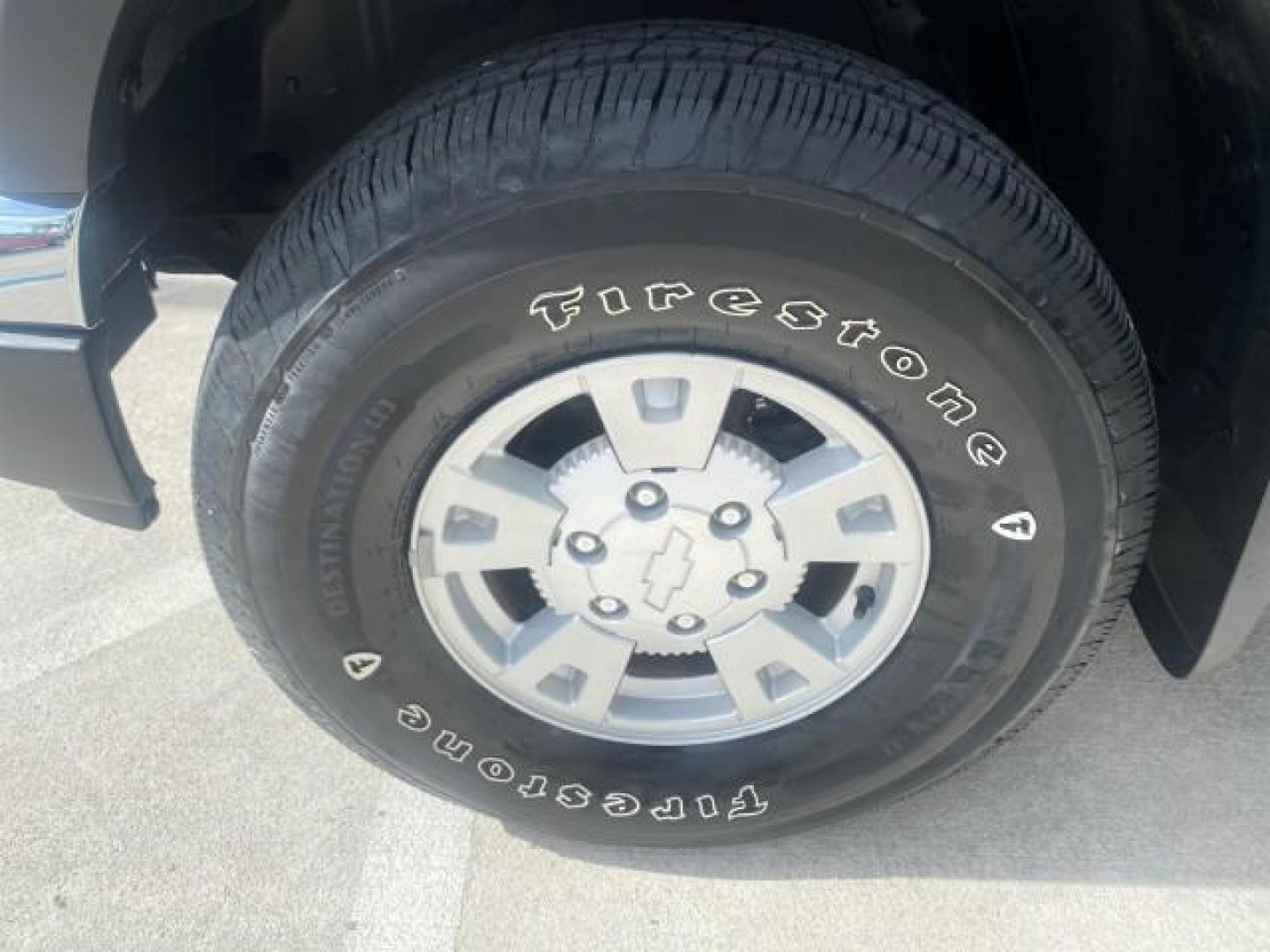 2006 Black /Very Dark Pewter Chevrolet Colorado LT 4WD LOW MILES 74,382 (1GCDT196768) with an 3.5L DOHC 5-Cyl MFI Engine engine, Automatic transmission, located at 4701 North Dixie Hwy, Pompano Beach, FL, 33064, (954) 422-2889, 26.240938, -80.123474 - OUR WEBPAGE FLORIDACARS1.COM HAS OVER 100 PHOTOS AND FREE CARFAX LINK 2006 CHEVROLET COLORADO LT VIN: 1GCDT196768275459 1 G C D T 1 9 6 7 6 8 2 7 5 4 5 9 4 DOOR EXTENDED CAB PICKUP 3.5L I5 F GASOLINE REAR WHEEL DRIVE W/ 4X4 Top Features 4WD/AWD Bed Cover Cloth Seats Running Boards Basic Features ABS - Photo#19