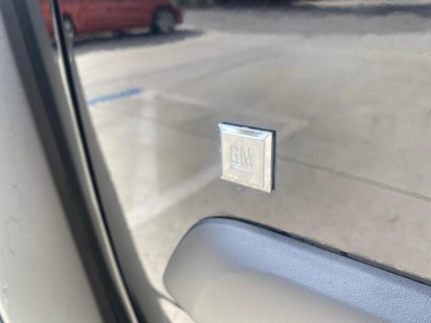 2006 Black /Very Dark Pewter Chevrolet Colorado LT 4WD LOW MILES 74,382 (1GCDT196768) with an 3.5L DOHC 5-Cyl MFI Engine engine, Automatic transmission, located at 4701 North Dixie Hwy, Pompano Beach, FL, 33064, (954) 422-2889, 26.240938, -80.123474 - OUR WEBPAGE FLORIDACARS1.COM HAS OVER 100 PHOTOS AND FREE CARFAX LINK 2006 CHEVROLET COLORADO LT VIN: 1GCDT196768275459 1 G C D T 1 9 6 7 6 8 2 7 5 4 5 9 4 DOOR EXTENDED CAB PICKUP 3.5L I5 F GASOLINE REAR WHEEL DRIVE W/ 4X4 Top Features 4WD/AWD Bed Cover Cloth Seats Running Boards Basic Features ABS - Photo#31