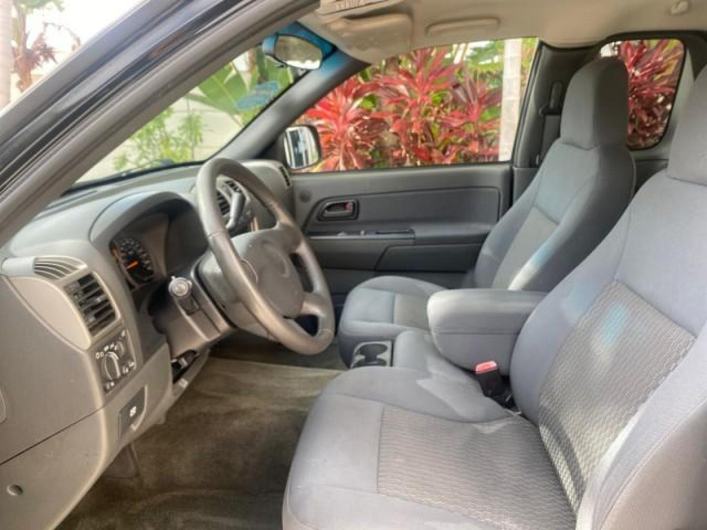 2006 Black /Very Dark Pewter Chevrolet Colorado LT 4WD LOW MILES 74,382 (1GCDT196768) with an 3.5L DOHC 5-Cyl MFI Engine engine, Automatic transmission, located at 4701 North Dixie Hwy, Pompano Beach, FL, 33064, (954) 422-2889, 26.240938, -80.123474 - OUR WEBPAGE FLORIDACARS1.COM HAS OVER 100 PHOTOS AND FREE CARFAX LINK 2006 CHEVROLET COLORADO LT VIN: 1GCDT196768275459 1 G C D T 1 9 6 7 6 8 2 7 5 4 5 9 4 DOOR EXTENDED CAB PICKUP 3.5L I5 F GASOLINE REAR WHEEL DRIVE W/ 4X4 Top Features 4WD/AWD Bed Cover Cloth Seats Running Boards Basic Features ABS - Photo#36