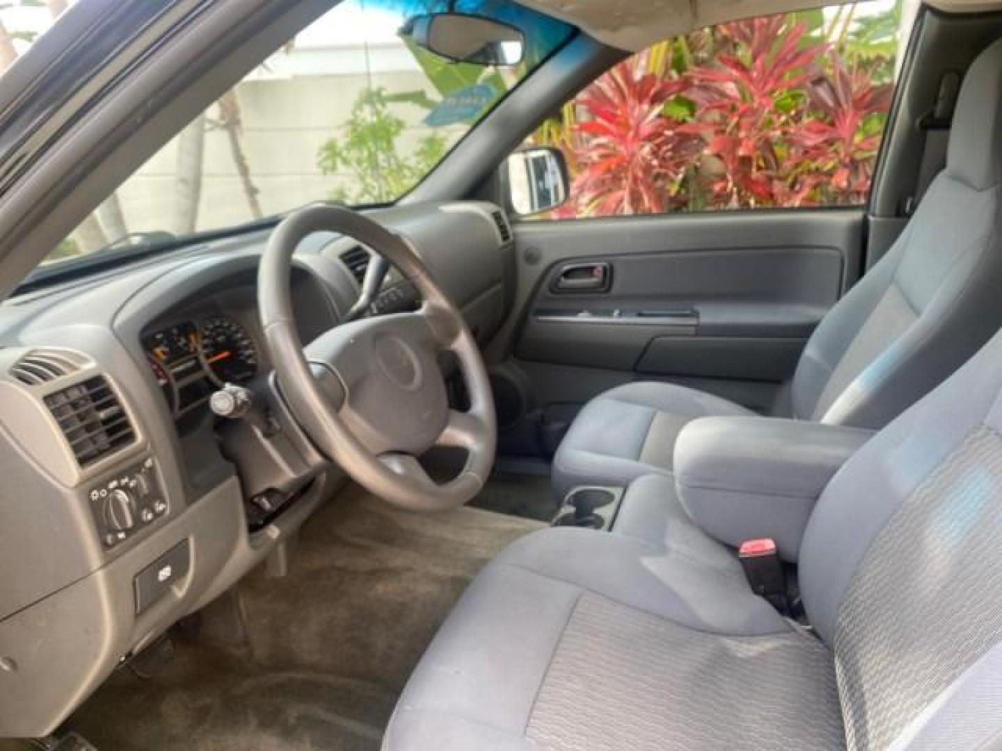 2006 Black /Very Dark Pewter Chevrolet Colorado LT 4WD LOW MILES 74,382 (1GCDT196768) with an 3.5L DOHC 5-Cyl MFI Engine engine, Automatic transmission, located at 4701 North Dixie Hwy, Pompano Beach, FL, 33064, (954) 422-2889, 26.240938, -80.123474 - OUR WEBPAGE FLORIDACARS1.COM HAS OVER 100 PHOTOS AND FREE CARFAX LINK 2006 CHEVROLET COLORADO LT VIN: 1GCDT196768275459 1 G C D T 1 9 6 7 6 8 2 7 5 4 5 9 4 DOOR EXTENDED CAB PICKUP 3.5L I5 F GASOLINE REAR WHEEL DRIVE W/ 4X4 Top Features 4WD/AWD Bed Cover Cloth Seats Running Boards Basic Features ABS - Photo#37